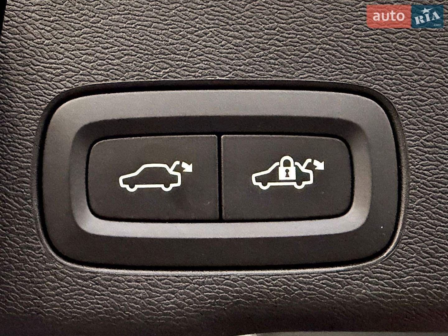 Volvo XC60 2024 VIN YV4H60RC0S1026249 фото оголошення 35 з 55