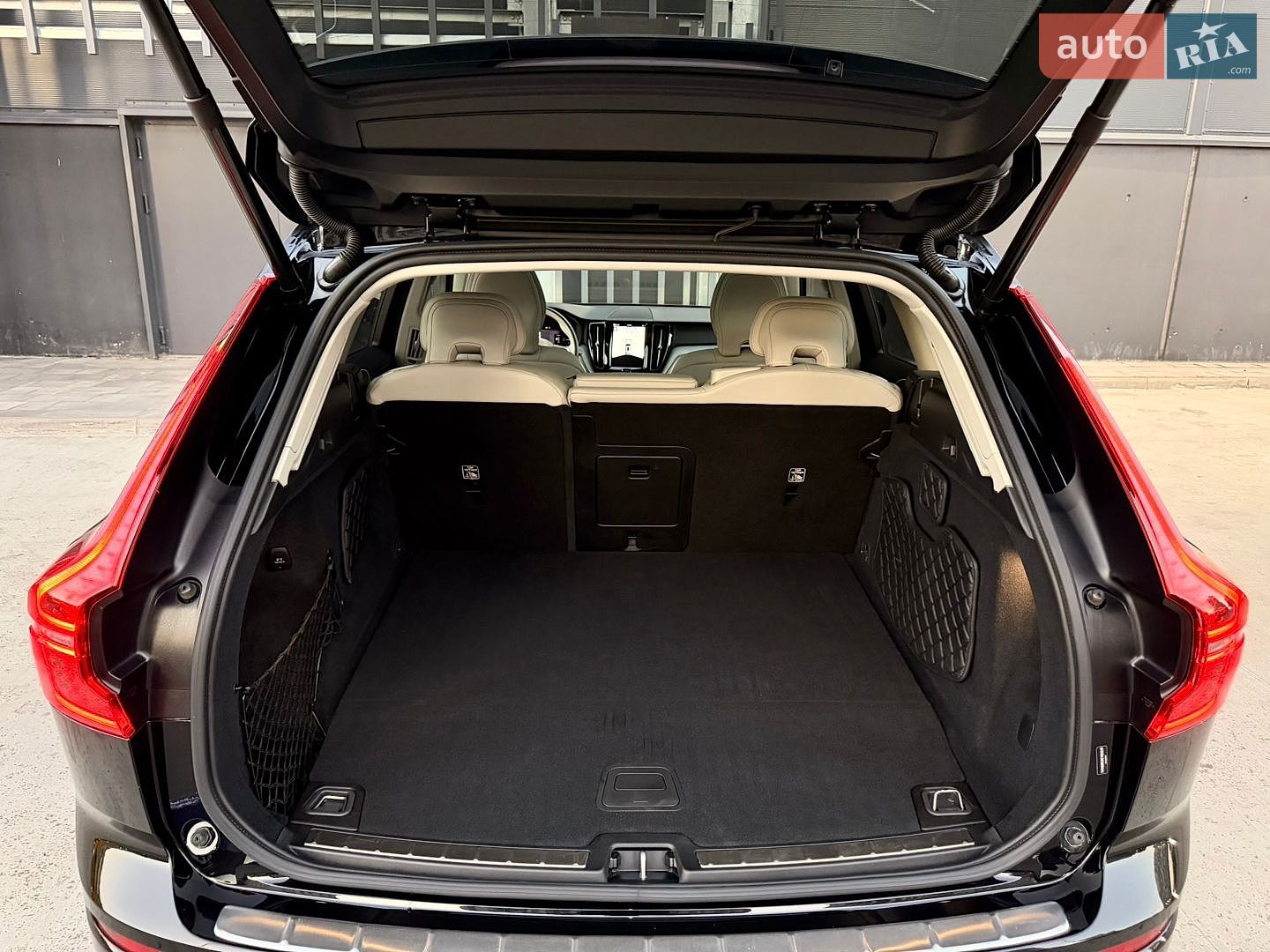 Volvo XC60 2024 VIN YV4H60RC0S1026249 фото оголошення 36 з 55