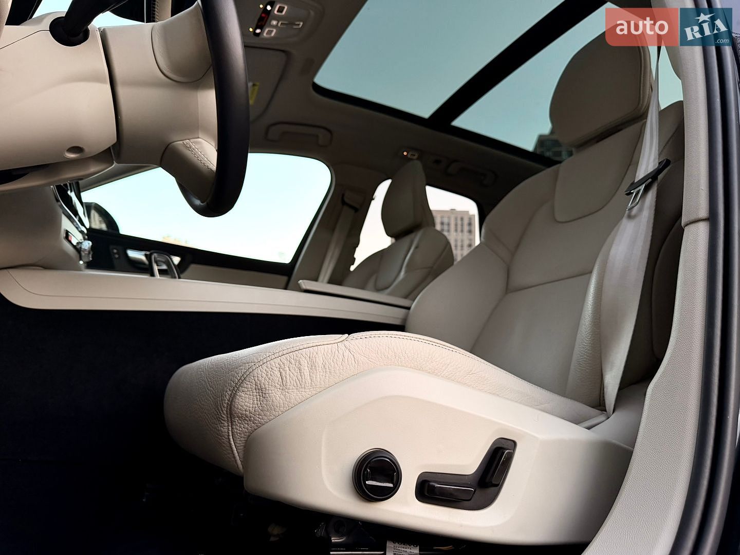 Volvo XC60 2024 VIN YV4H60RC0S1026249 фото оголошення 46 з 55