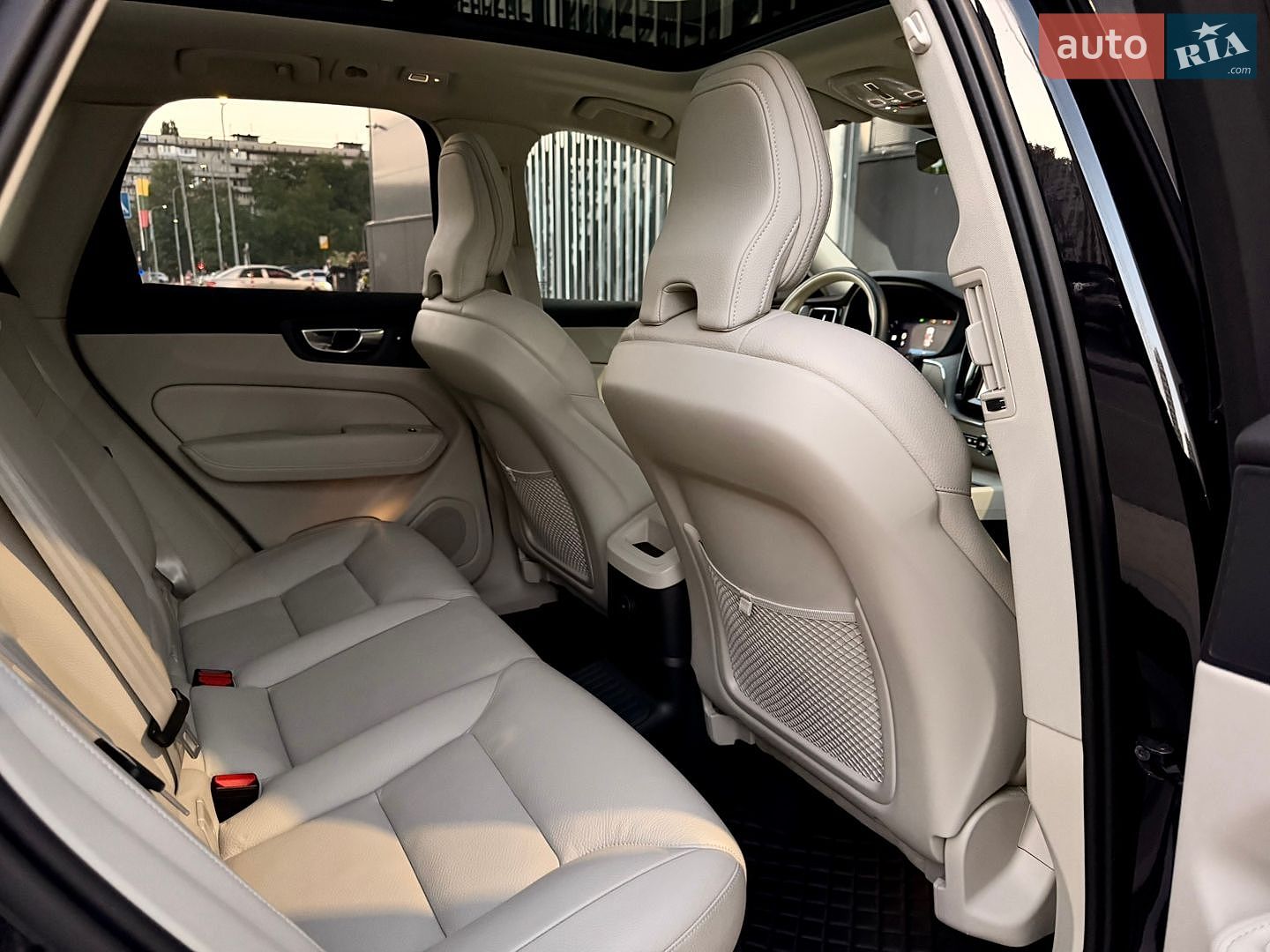 Volvo XC60 2024 VIN YV4H60RC0S1026249 фото оголошення 49 з 55