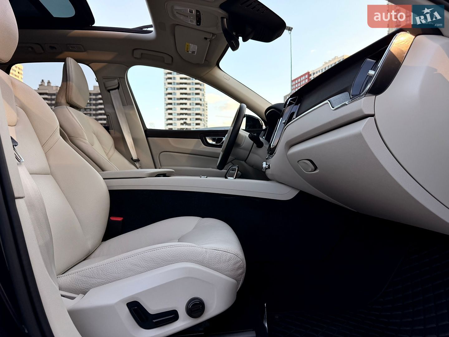 Volvo XC60 2024 VIN YV4H60RC0S1026249 фото оголошення 53 з 55