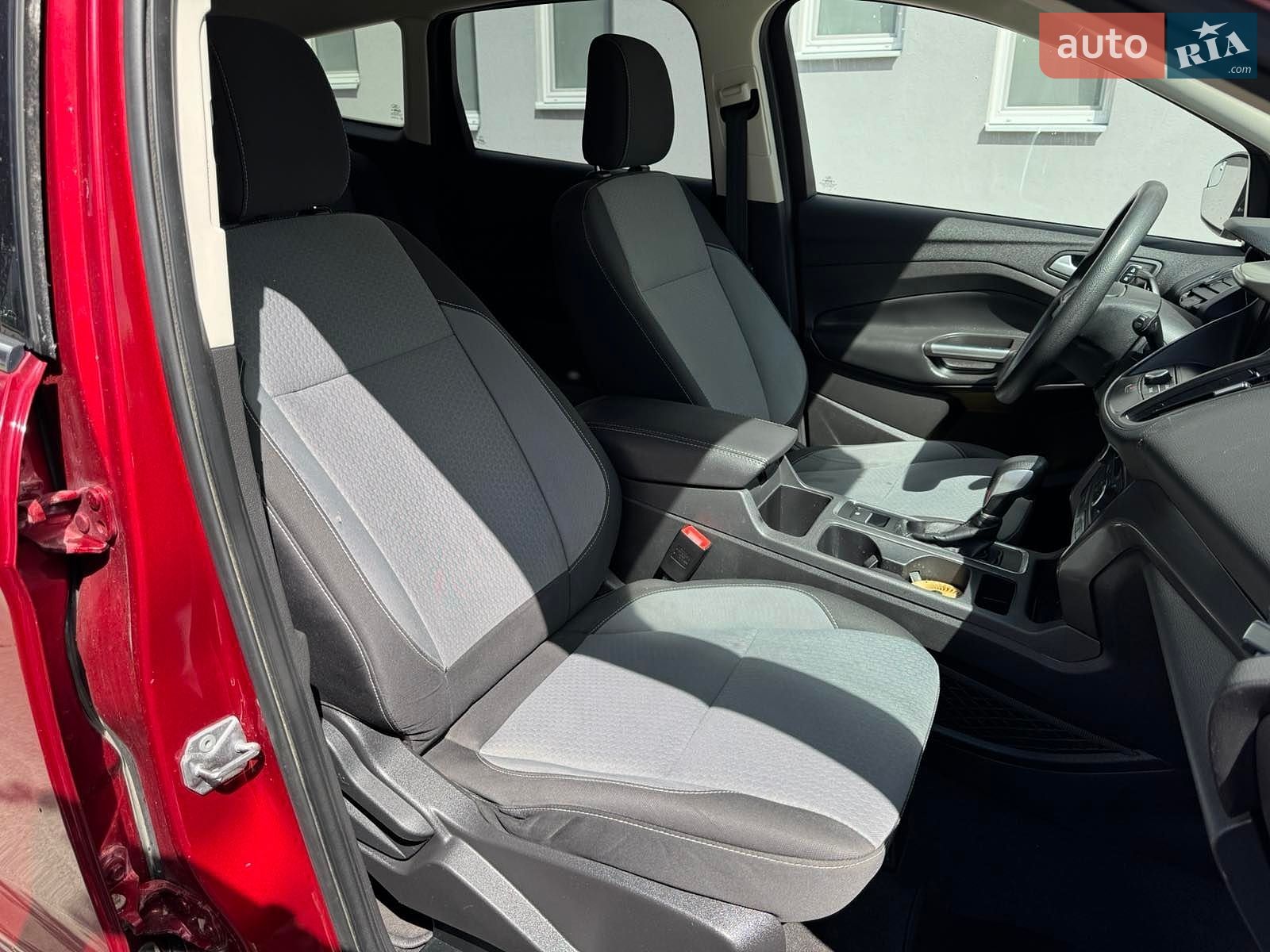 Ford Escape 2018 VIN 1FMCU0GD0KUA47739 фото оголошення 16 з 19