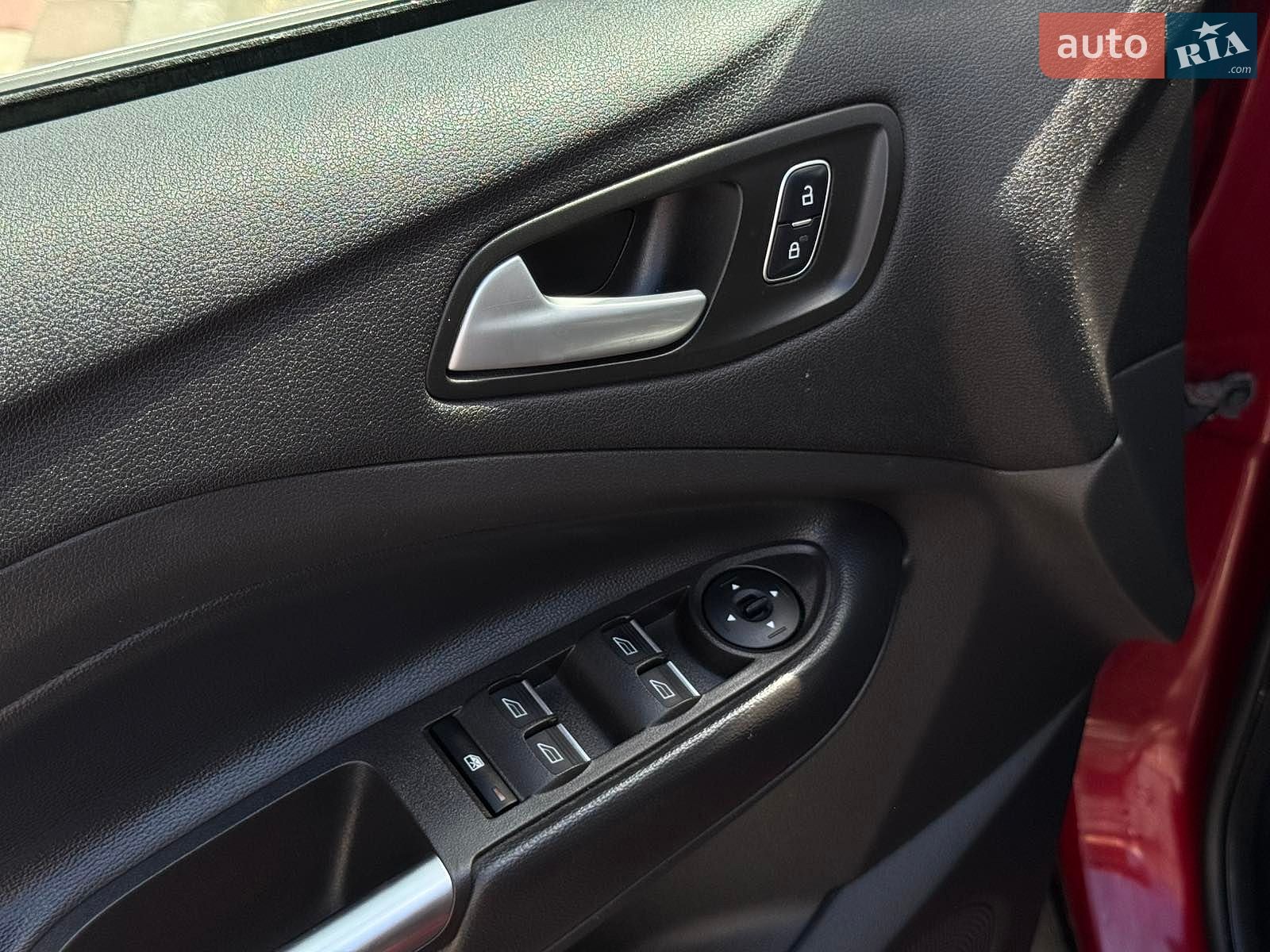 Ford Escape 2018 VIN 1FMCU0GD0KUA47739 фото оголошення 13 з 19
