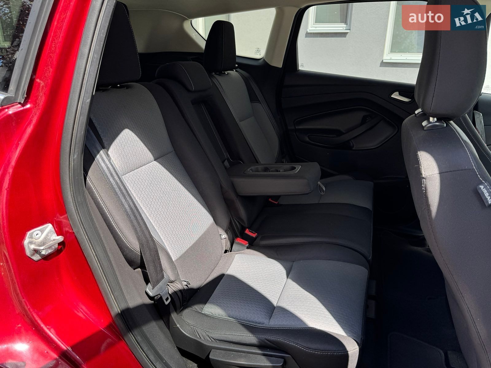 Ford Escape 2018 VIN 1FMCU0GD0KUA47739 фото оголошення 17 з 19