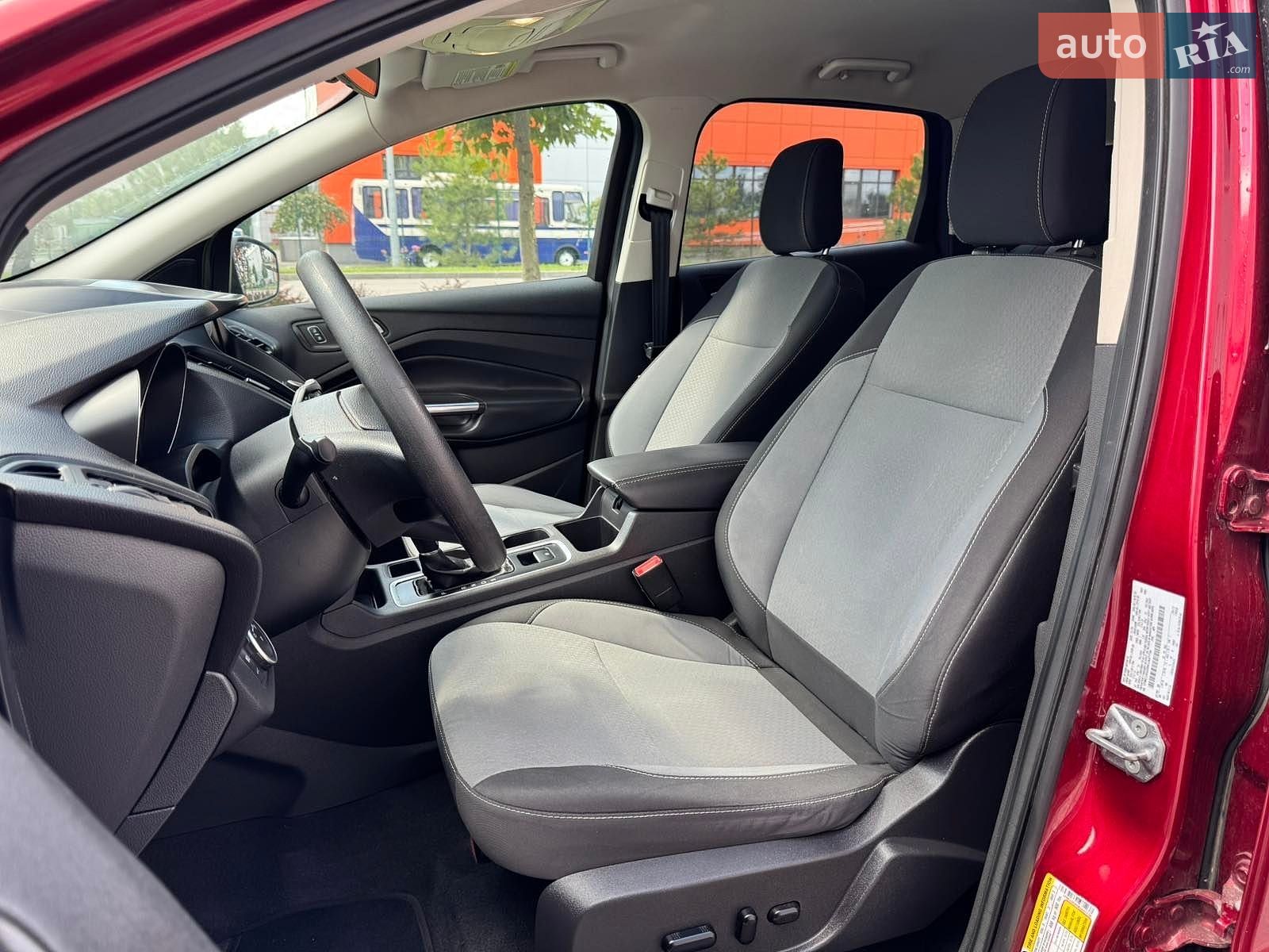 Ford Escape 2018 VIN 1FMCU0GD0KUA47739 фото оголошення 12 з 19
