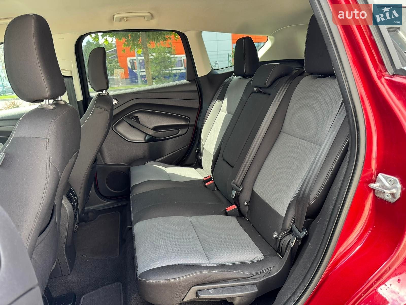 Ford Escape 2018 VIN 1FMCU0GD0KUA47739 фото оголошення 18 з 19