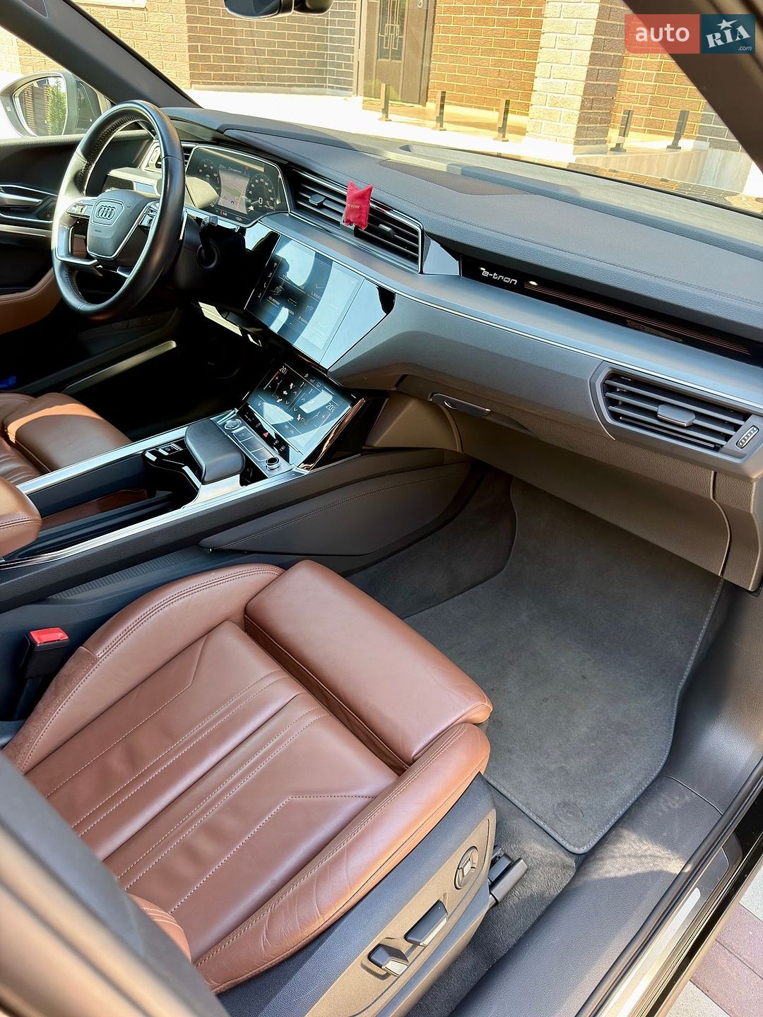 Audi e-tron 2020 VIN WAUZZZGE5LB038736 фото оголошення 11 з 18