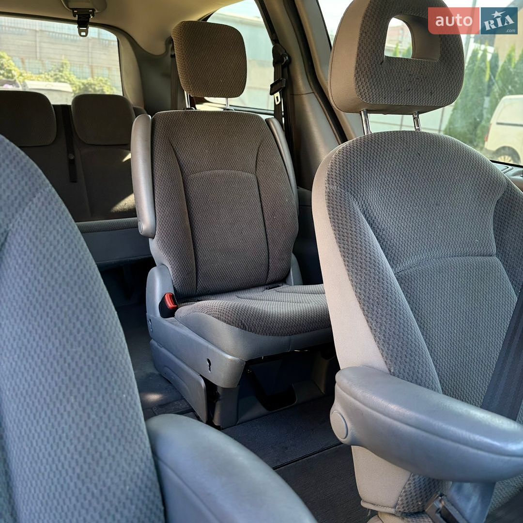 Chrysler Grand Voyager 2007 VIN 1C8GYB5535Y551313 фото оголошення 8 з 12