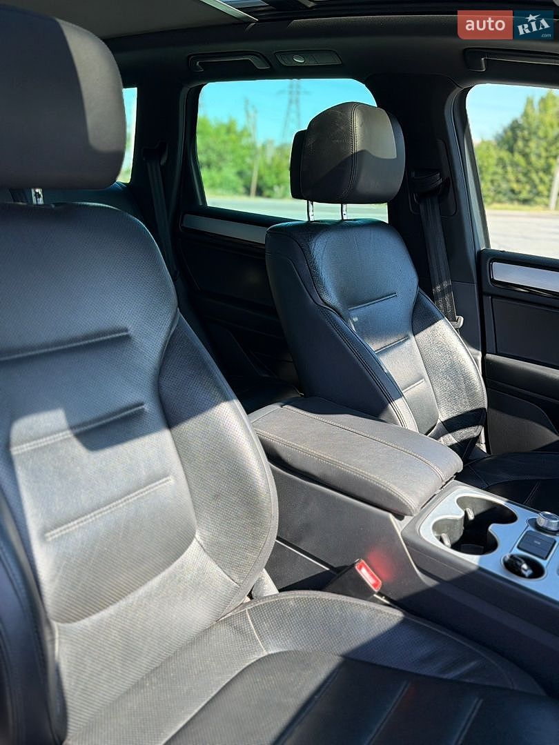 Volkswagen Touareg 2017 VIN WVGRF7BP6HD006412 фото оголошення 28 з 35