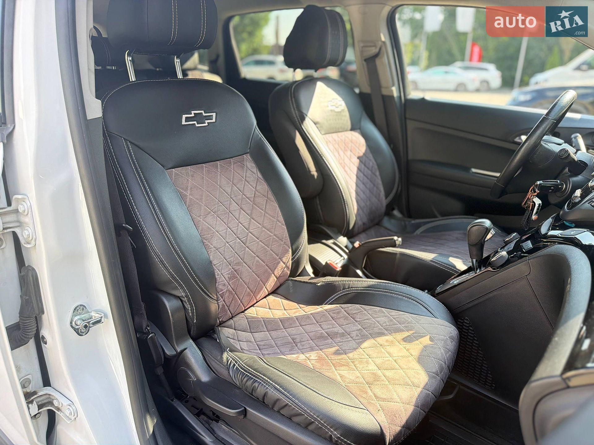 Chevrolet Orlando 2016 VIN KL1YA7589HK606845 фото оголошення 32 з 35
