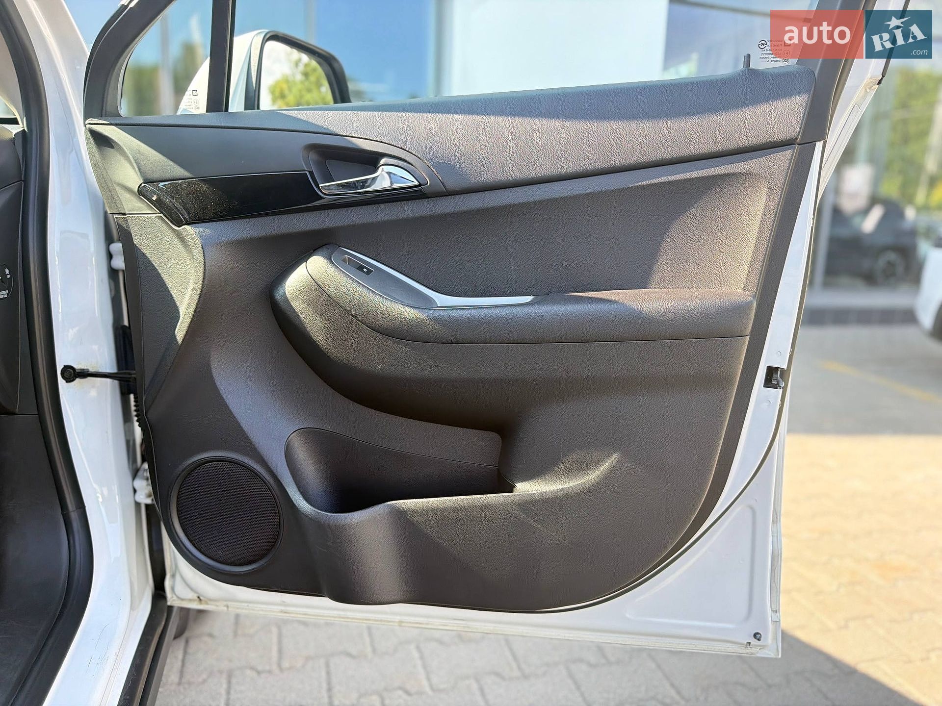 Chevrolet Orlando 2016 VIN KL1YA7589HK606845 фото оголошення 31 з 35