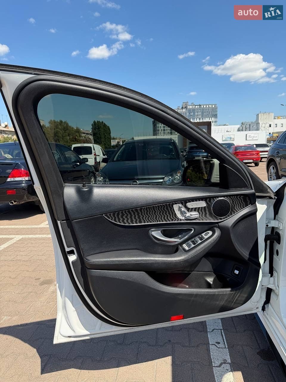 Mercedes-Benz C-Class 2017 VIN 55SWF4JB9HU232818 фото оголошення 11 з 16