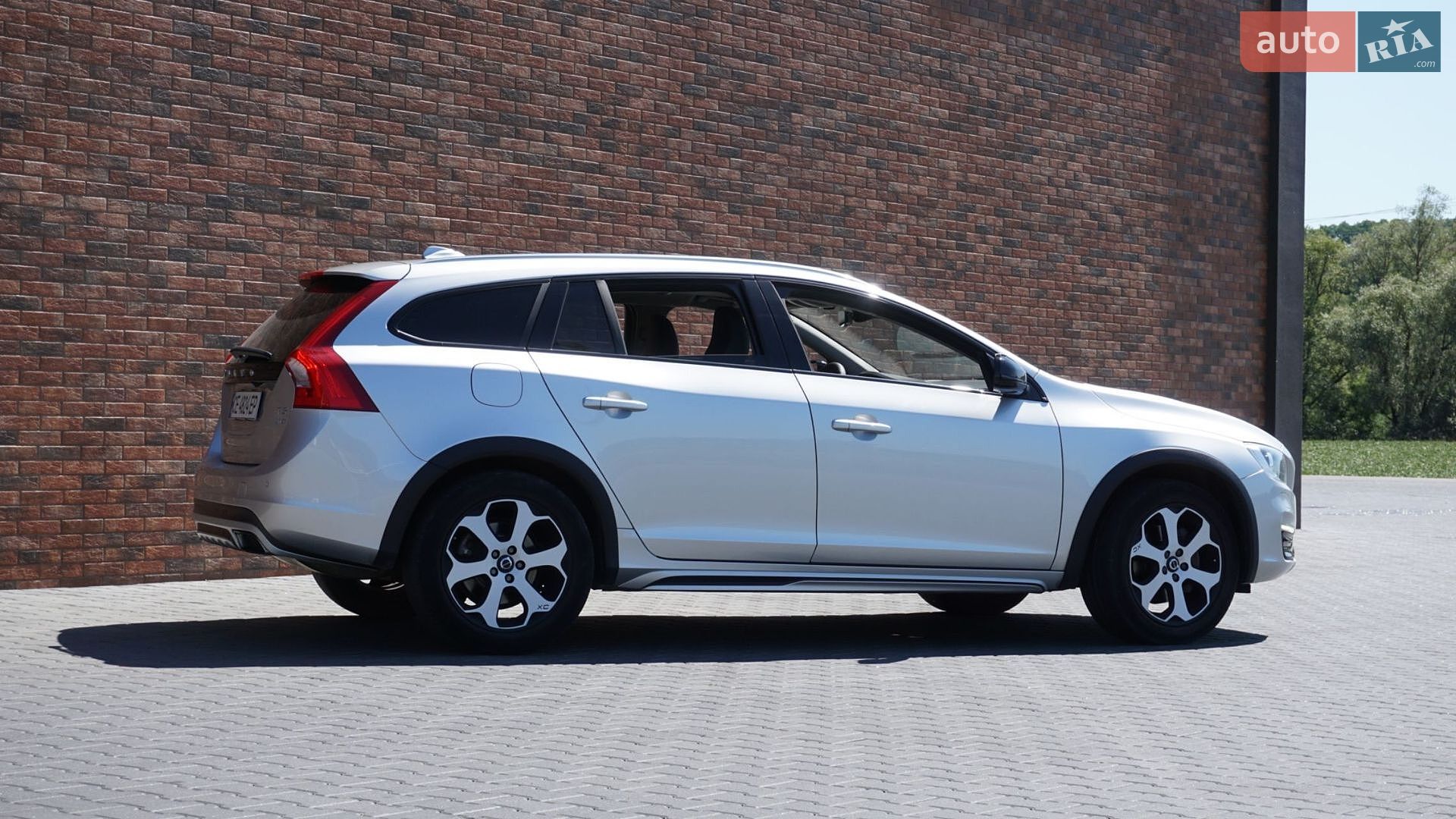 Volvo V60 Cross Country 2015 VIN YV4612HK1G1003385 фото оголошення 4 з 34