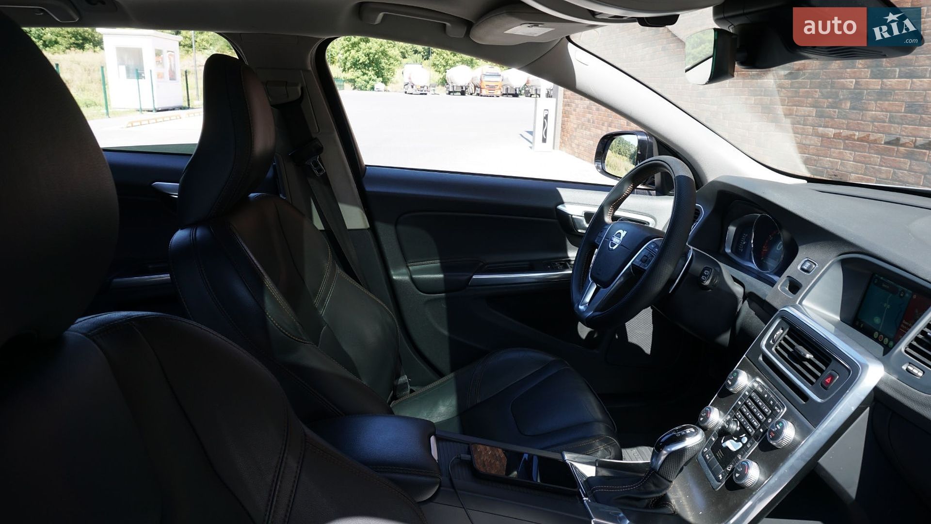 Volvo V60 Cross Country 2015 VIN YV4612HK1G1003385 фото оголошення 18 з 34