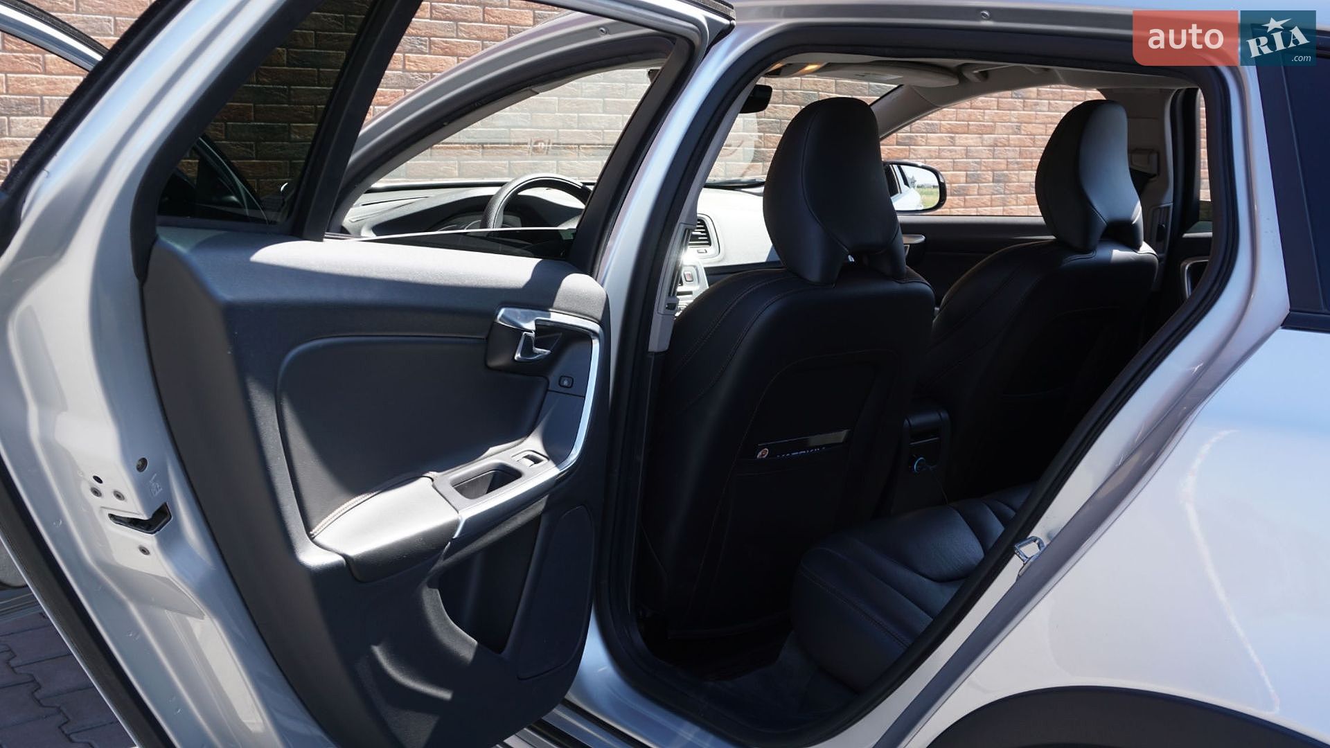 Volvo V60 Cross Country 2015 VIN YV4612HK1G1003385 фото оголошення 24 з 34