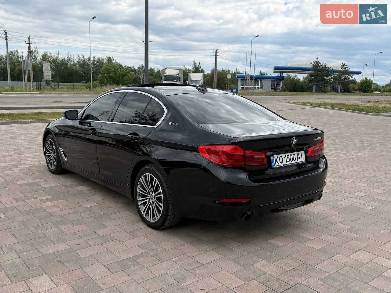 BMW 5 Series 2018 VIN WBAJB1C55KB375852 фото оголошення 11 з 29