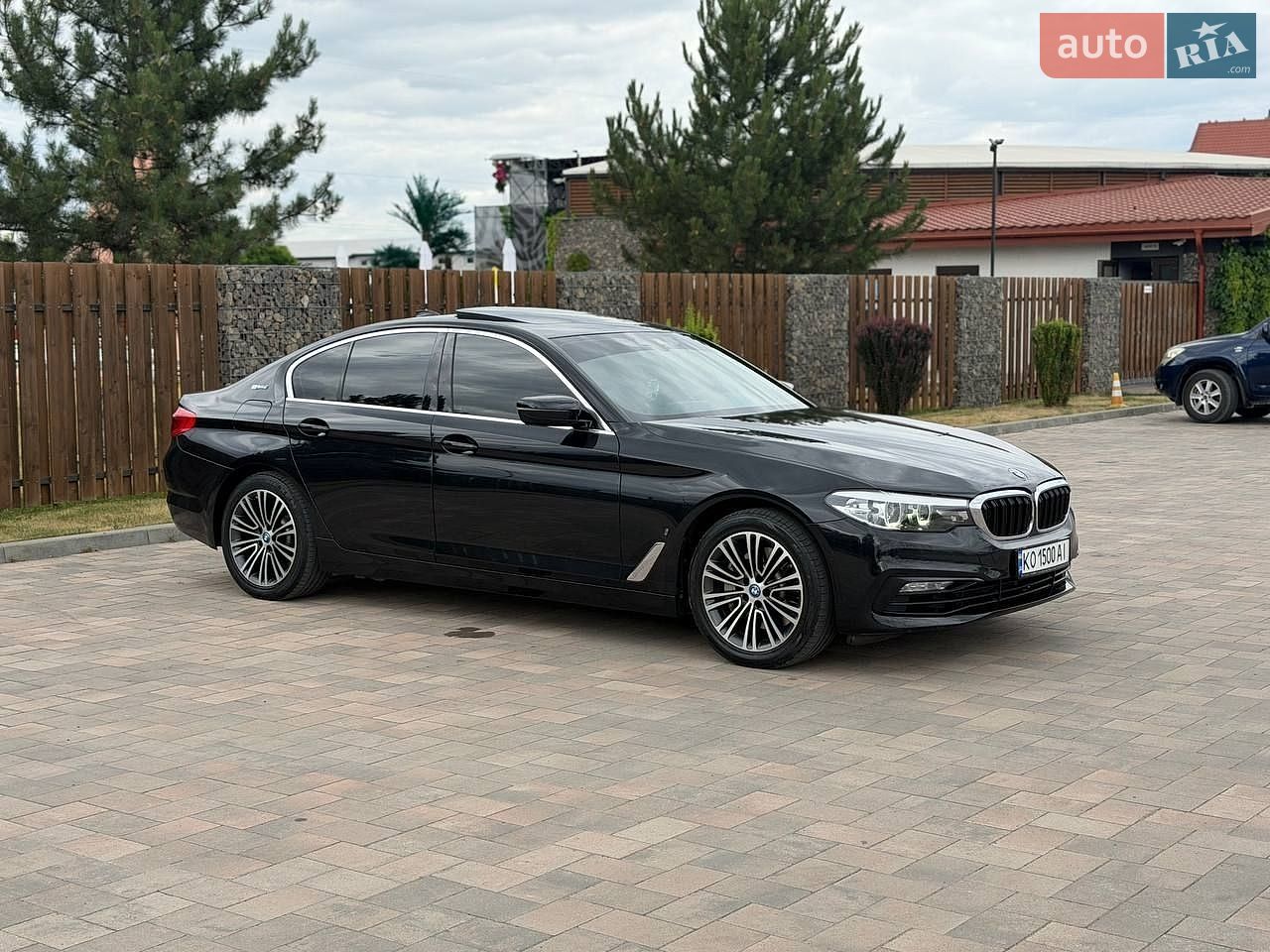 BMW 5 Series 2018 VIN WBAJB1C55KB375852 фото оголошення 4 з 29