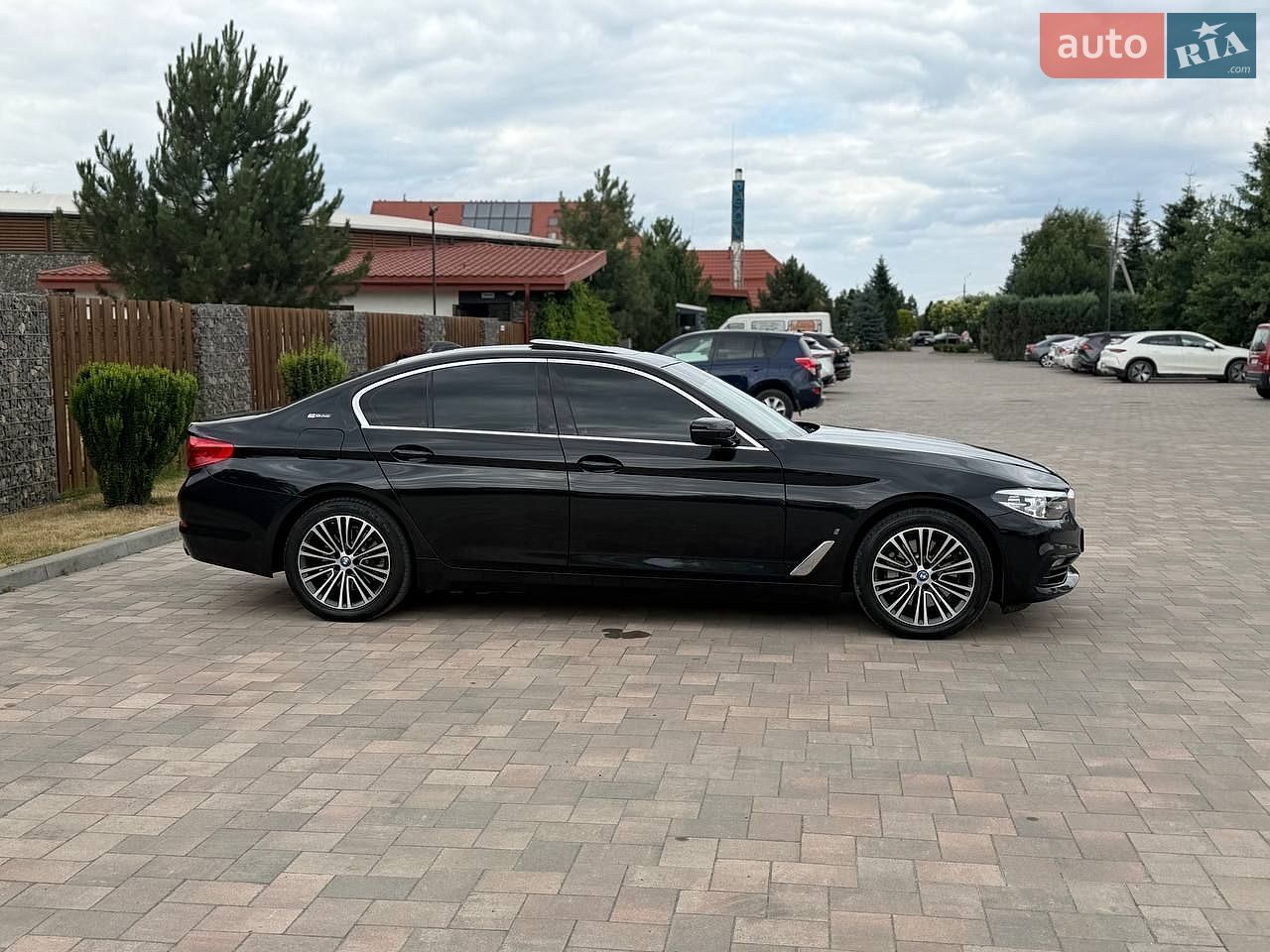 BMW 5 Series 2018 VIN WBAJB1C55KB375852 фото оголошення 7 з 29