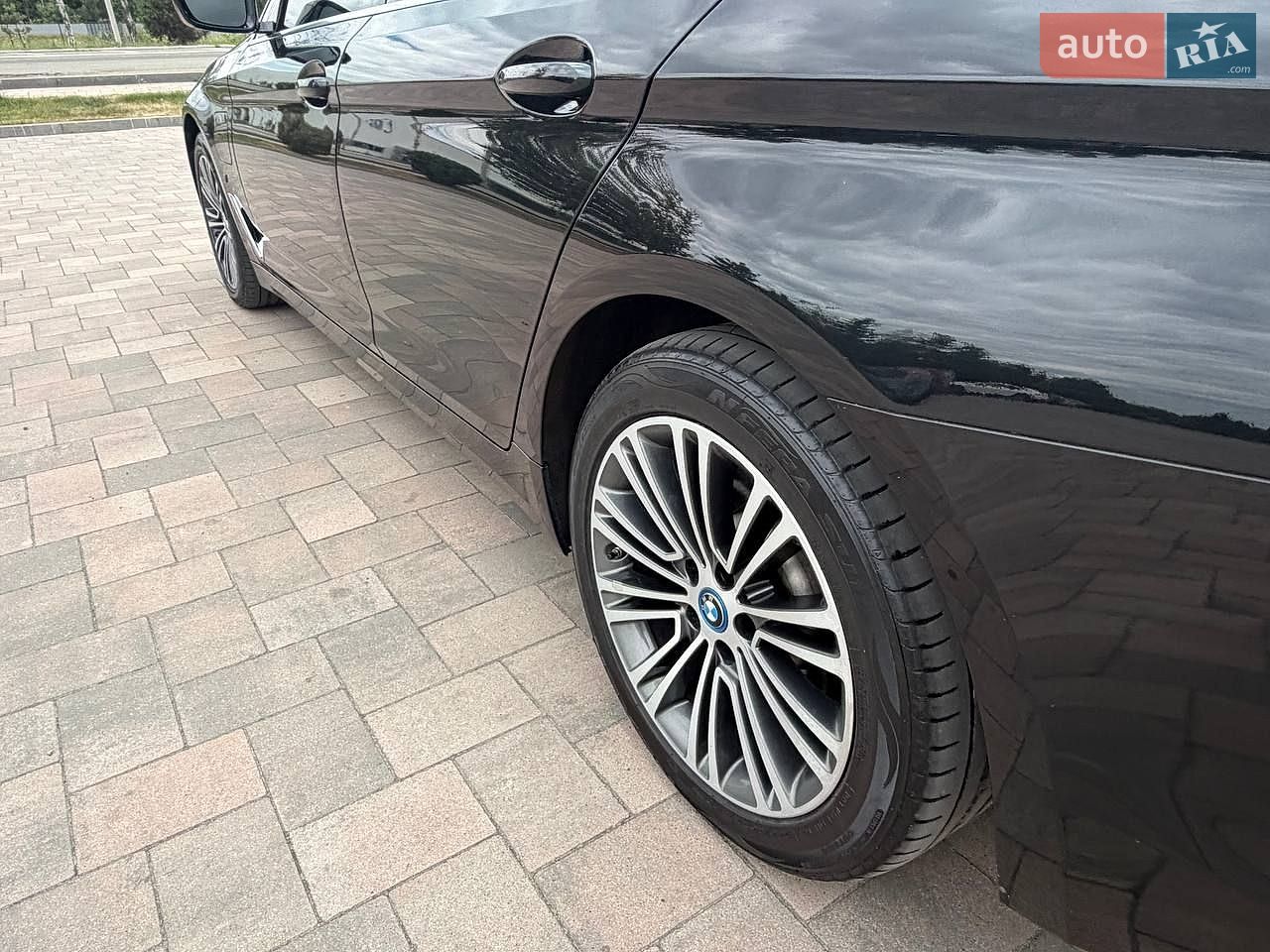 BMW 5 Series 2018 VIN WBAJB1C55KB375852 фото оголошення 24 з 29