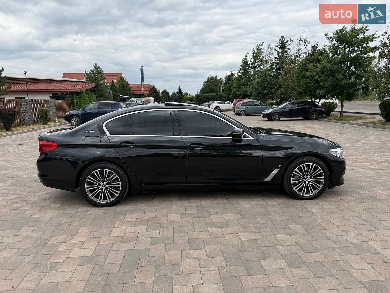 BMW 5 Series 2018 VIN WBAJB1C55KB375852 фото оголошення 9 з 29