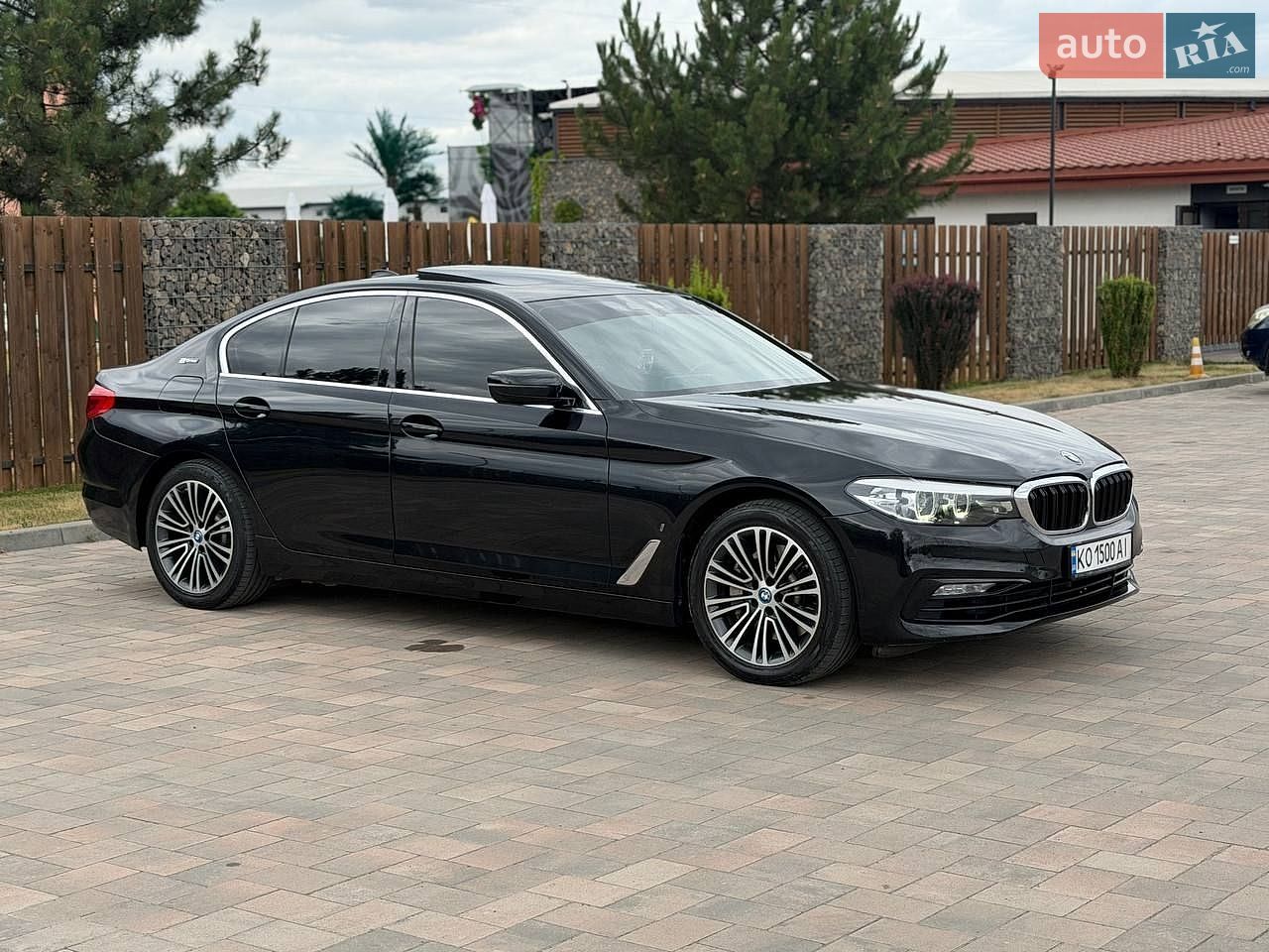 BMW 5 Series 2018 VIN WBAJB1C55KB375852 фото оголошення 3 з 29
