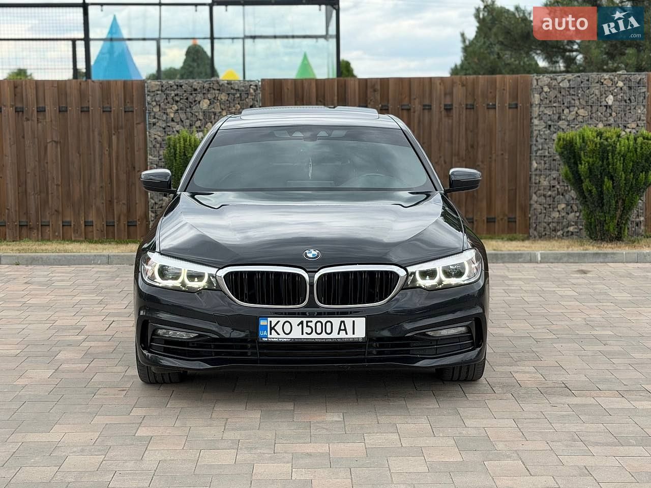 BMW 5 Series 2018 VIN WBAJB1C55KB375852 фото оголошення 13 з 29