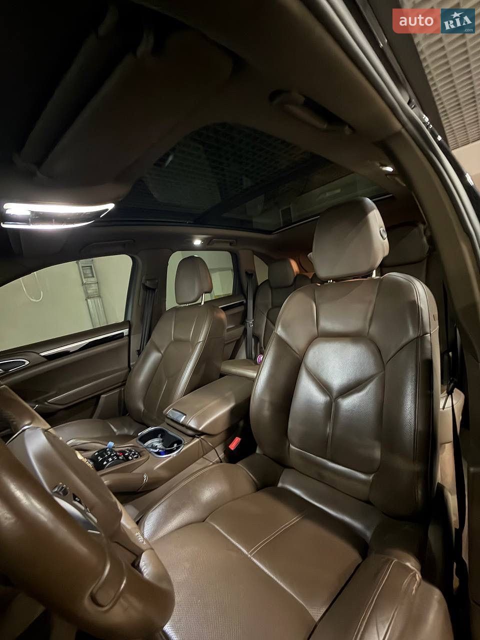 Porsche Cayenne 2012 VIN WP1ZZZ92ZCLA49563 фото оголошення 10 з 14