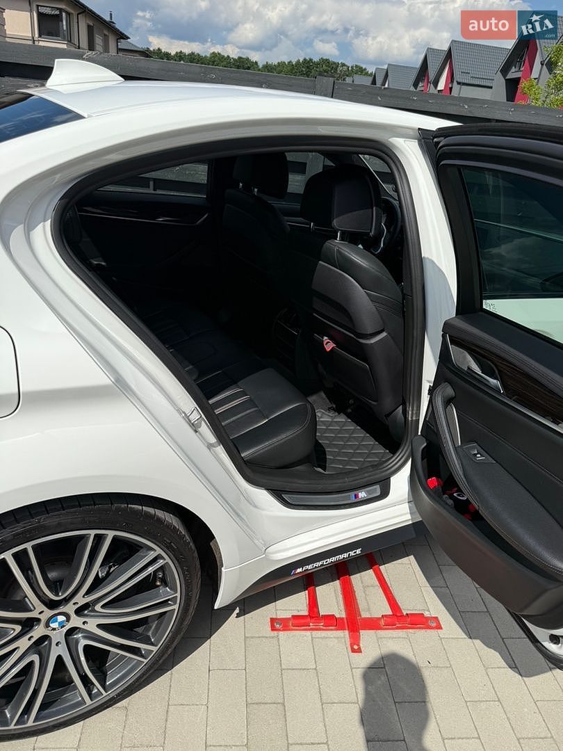 BMW 5 Series 2017 VIN WBAJE5C54JG918690 фото оголошення 2 з 24