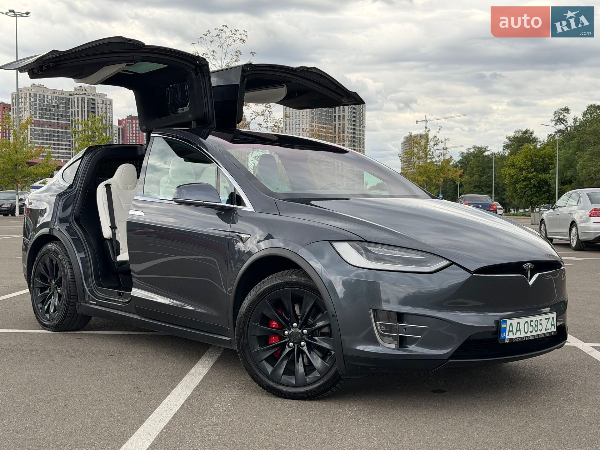 Tesla Model X 2017 VIN 5YJXCDE41HF052307 фото оголошення 4 з 39