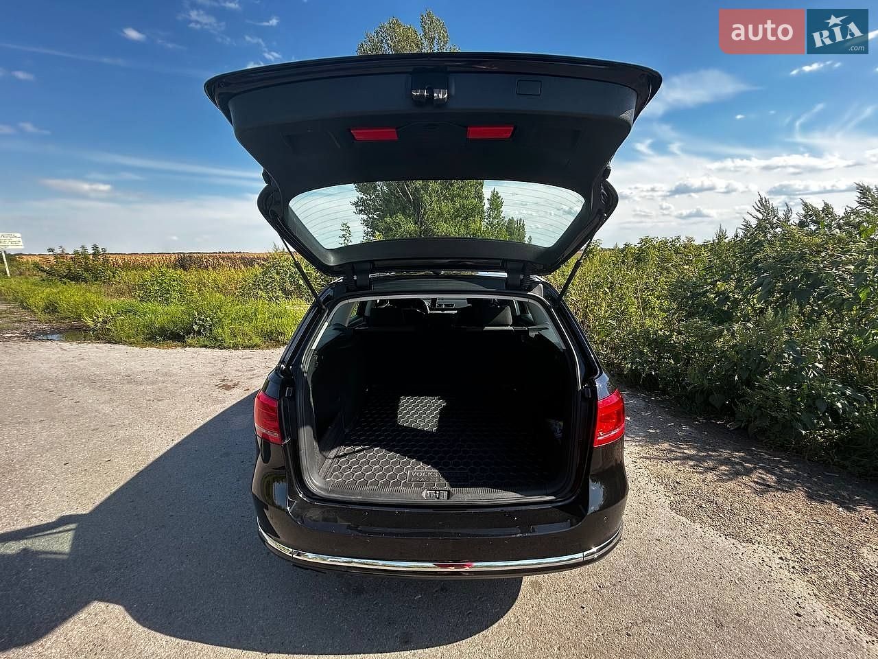 Volkswagen Passat 2011 VIN WVWZZZ3CZBE375577 фото оголошення 9 з 19