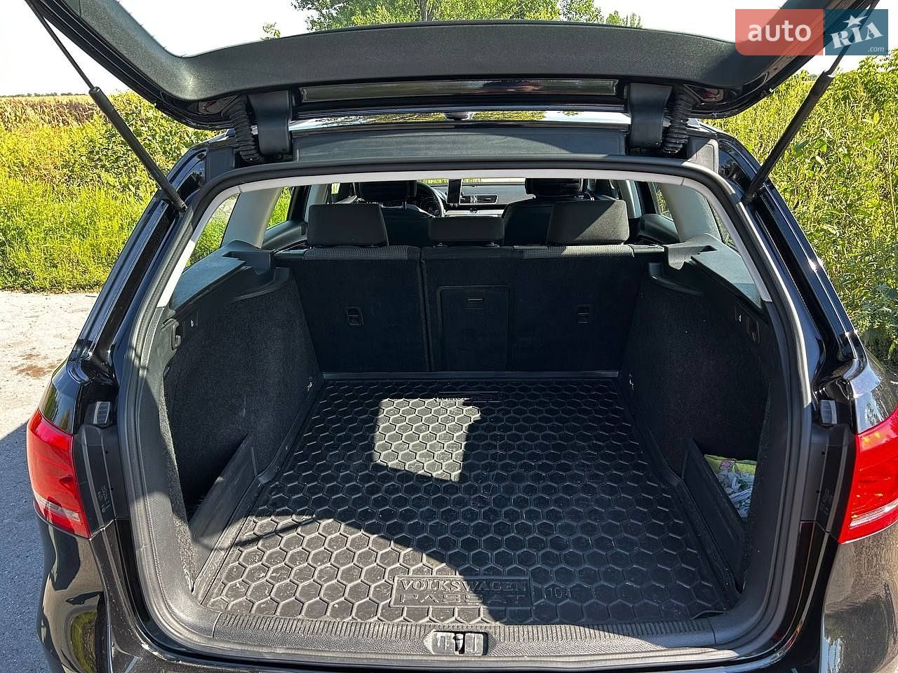 Volkswagen Passat 2011 VIN WVWZZZ3CZBE375577 фото оголошення 10 з 19