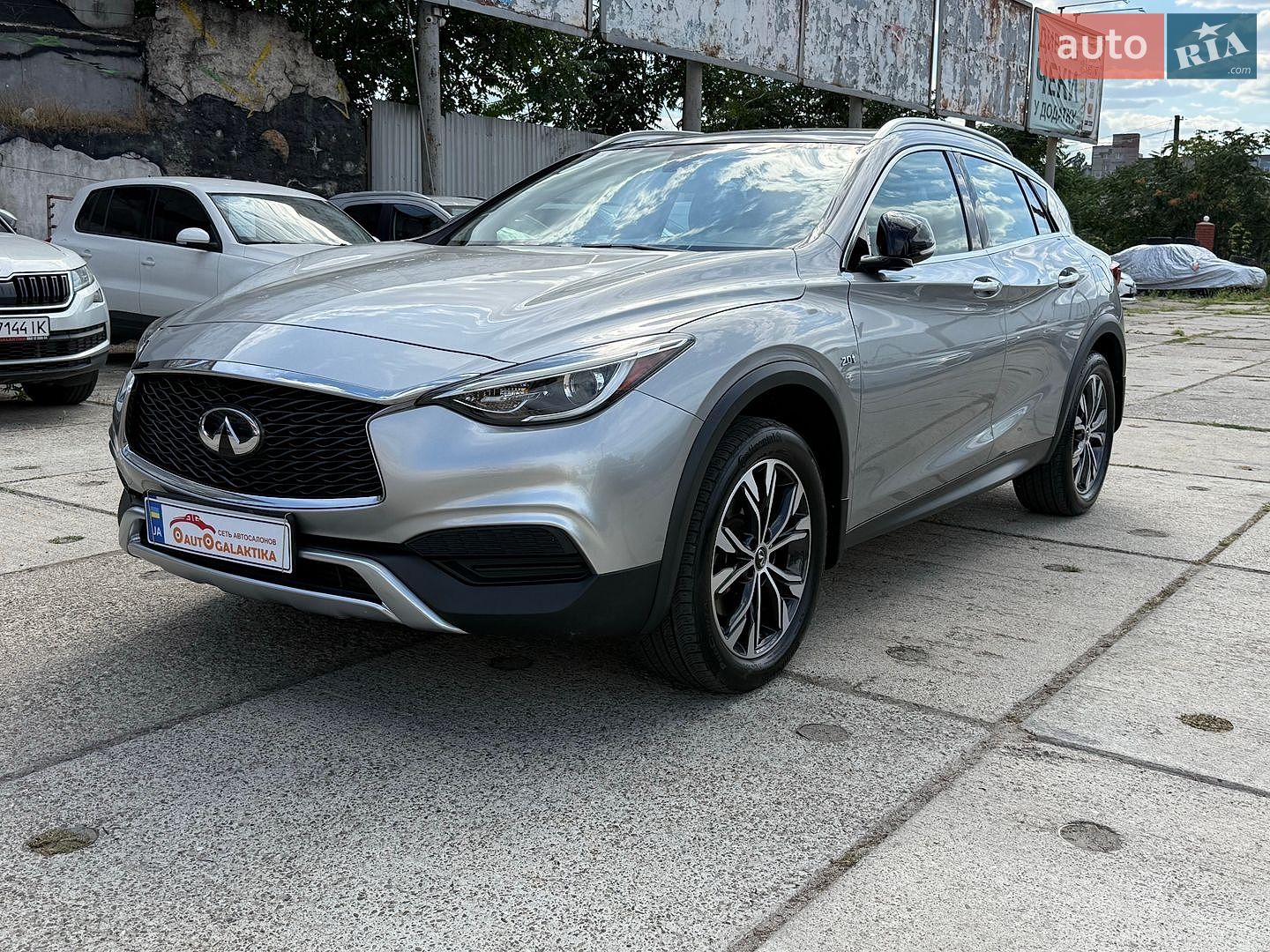 Infiniti QX30 2018 VIN SJKCH5CR2KA011265 фото оголошення 2 з 53