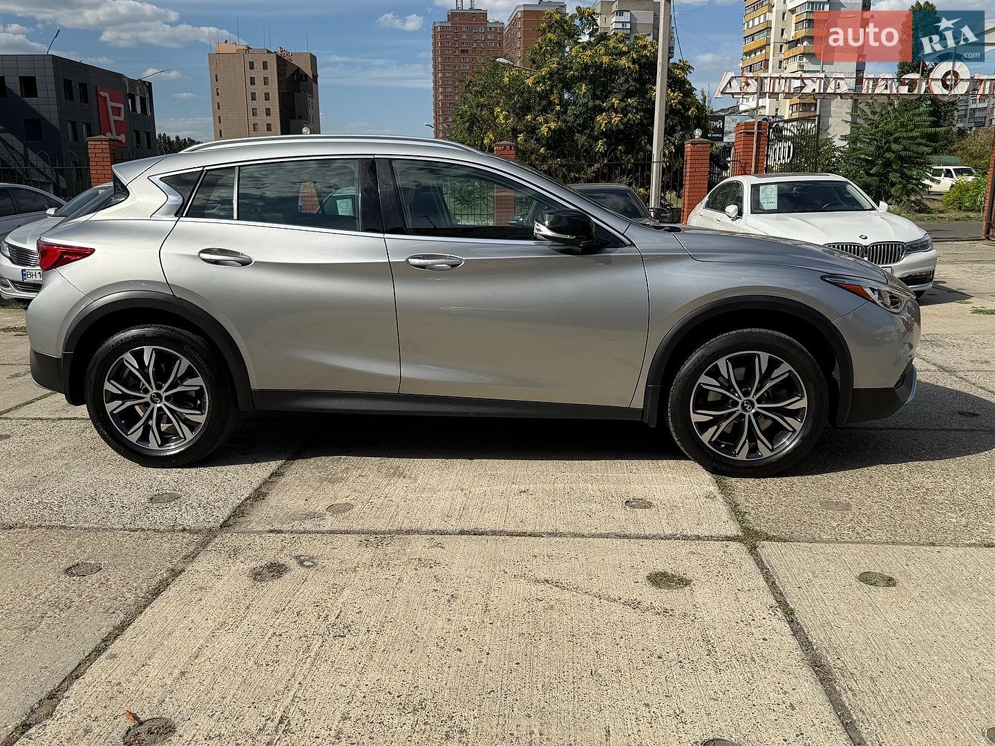 Infiniti QX30 2018 VIN SJKCH5CR2KA011265 фото оголошення 14 з 53