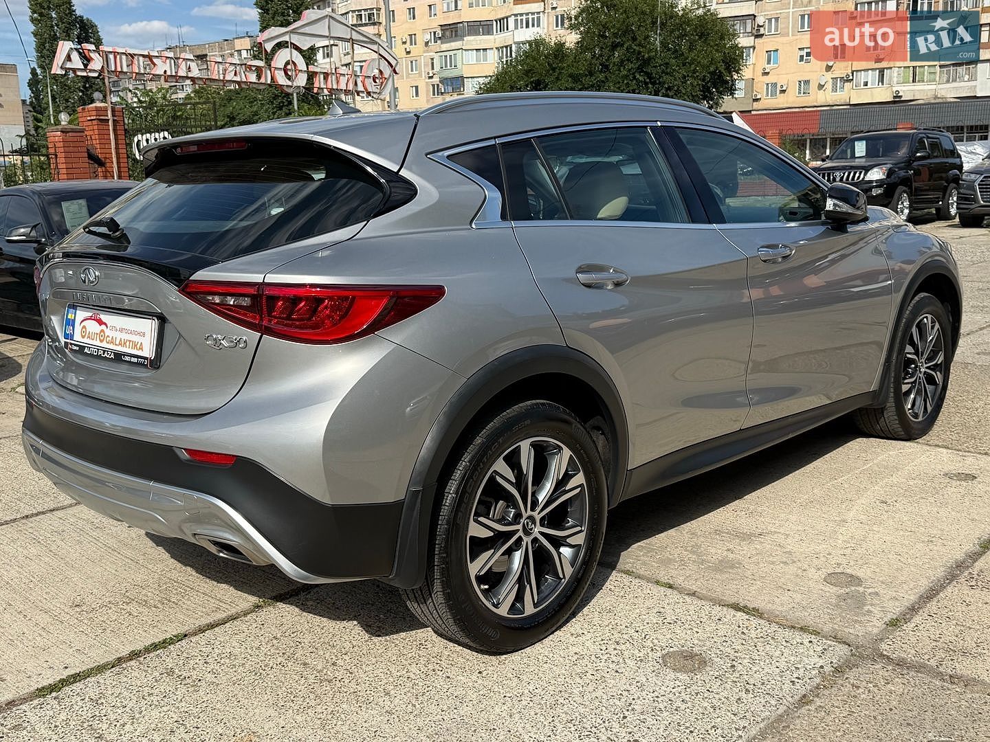 Infiniti QX30 2018 VIN SJKCH5CR2KA011265 фото оголошення 12 з 53