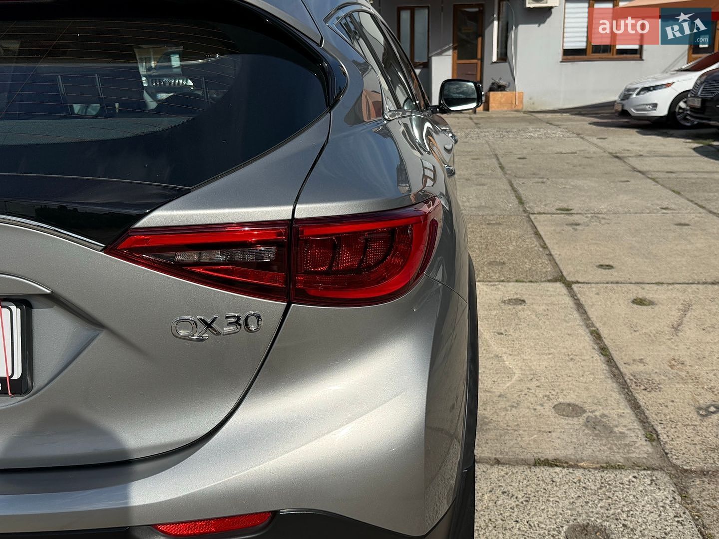 Infiniti QX30 2018 VIN SJKCH5CR2KA011265 фото оголошення 18 з 53