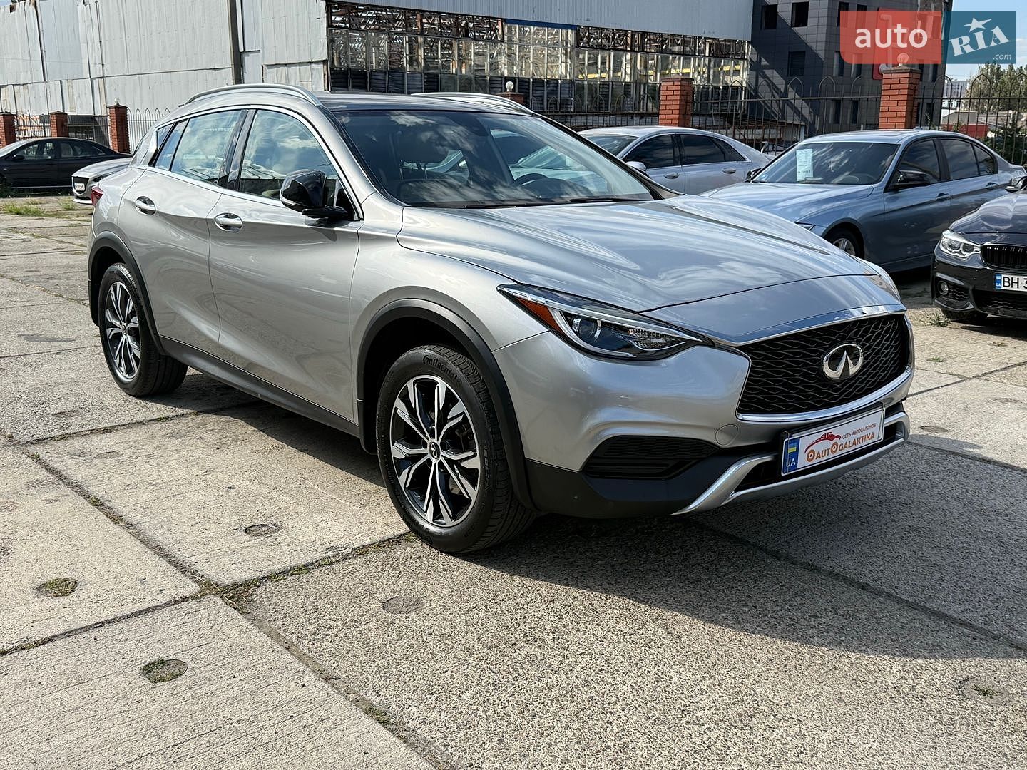 Infiniti QX30 2018 VIN SJKCH5CR2KA011265 фото оголошення 4 з 53