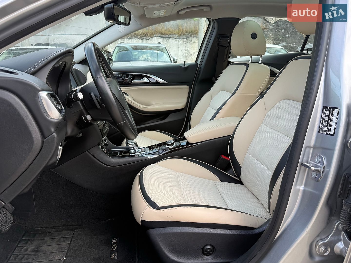 Infiniti QX30 2018 VIN SJKCH5CR2KA011265 фото оголошення 35 з 53