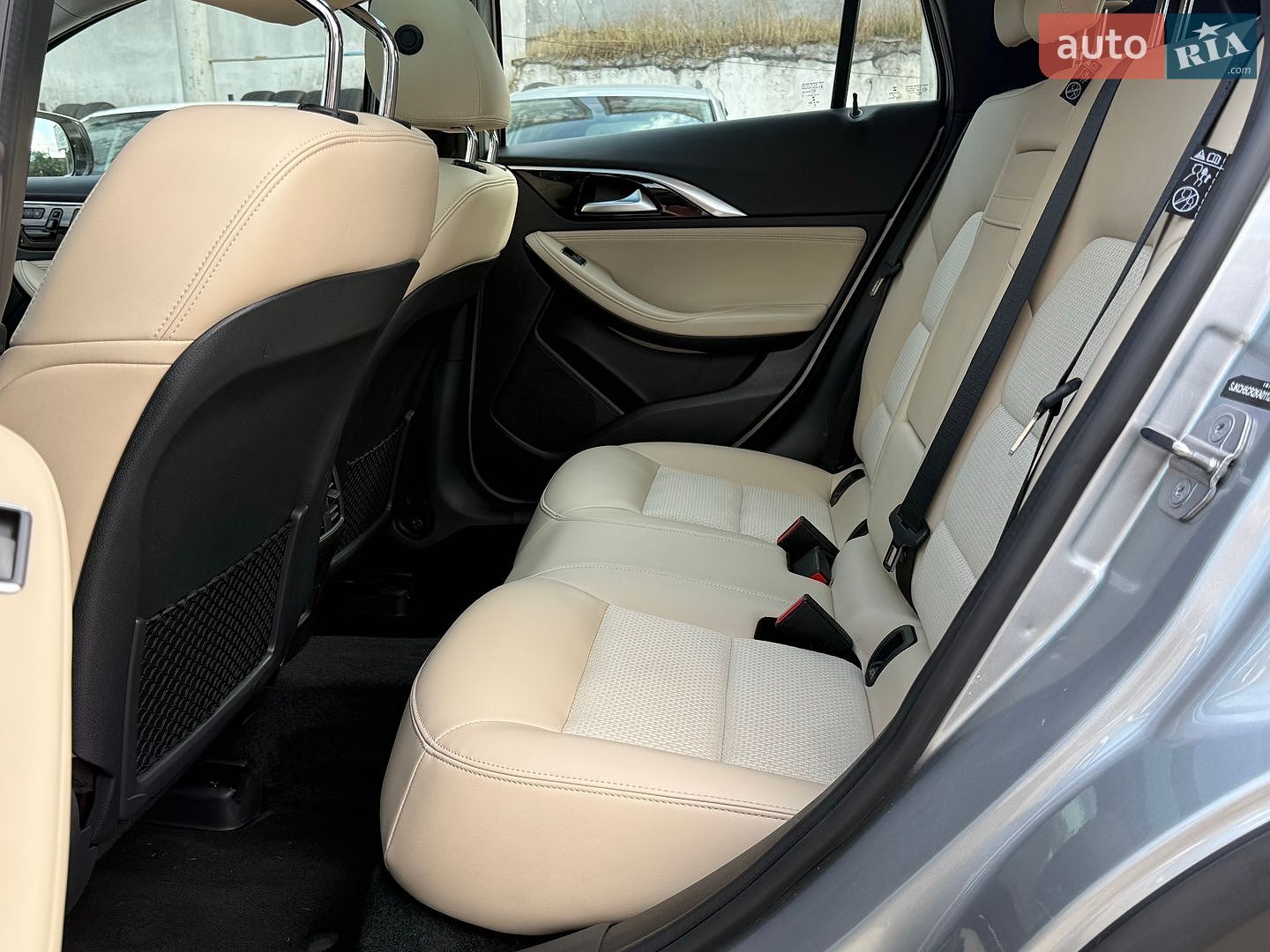 Infiniti QX30 2018 VIN SJKCH5CR2KA011265 фото оголошення 40 з 53