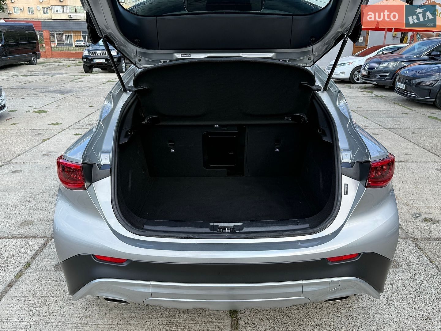Infiniti QX30 2018 VIN SJKCH5CR2KA011265 фото оголошення 44 з 53