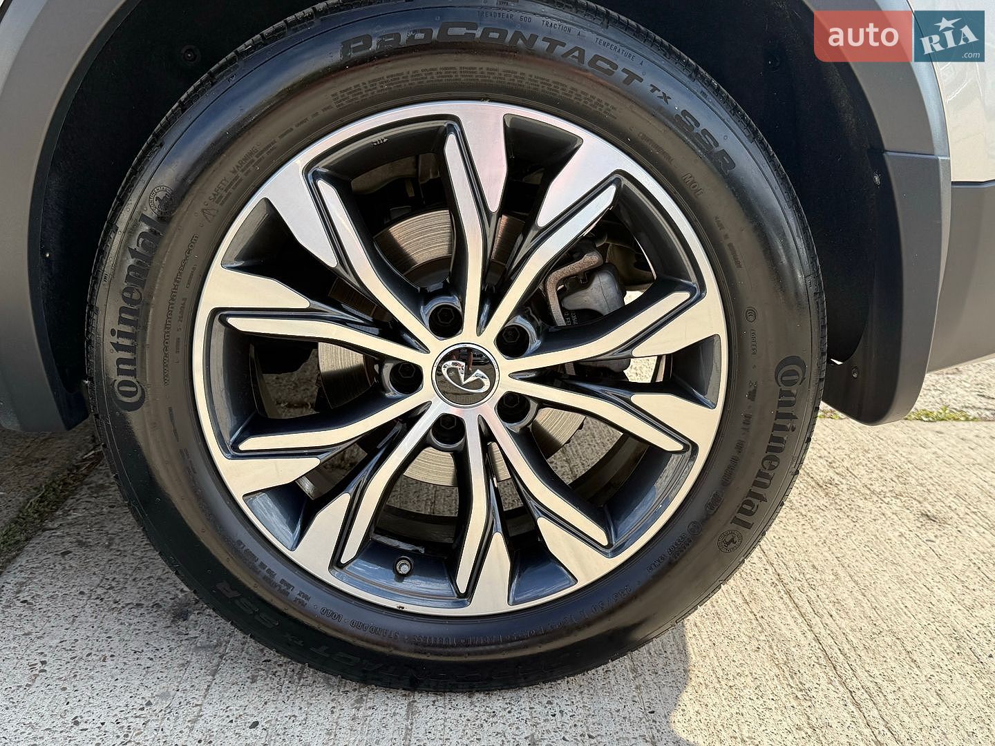 Infiniti QX30 2018 VIN SJKCH5CR2KA011265 фото оголошення 24 з 53
