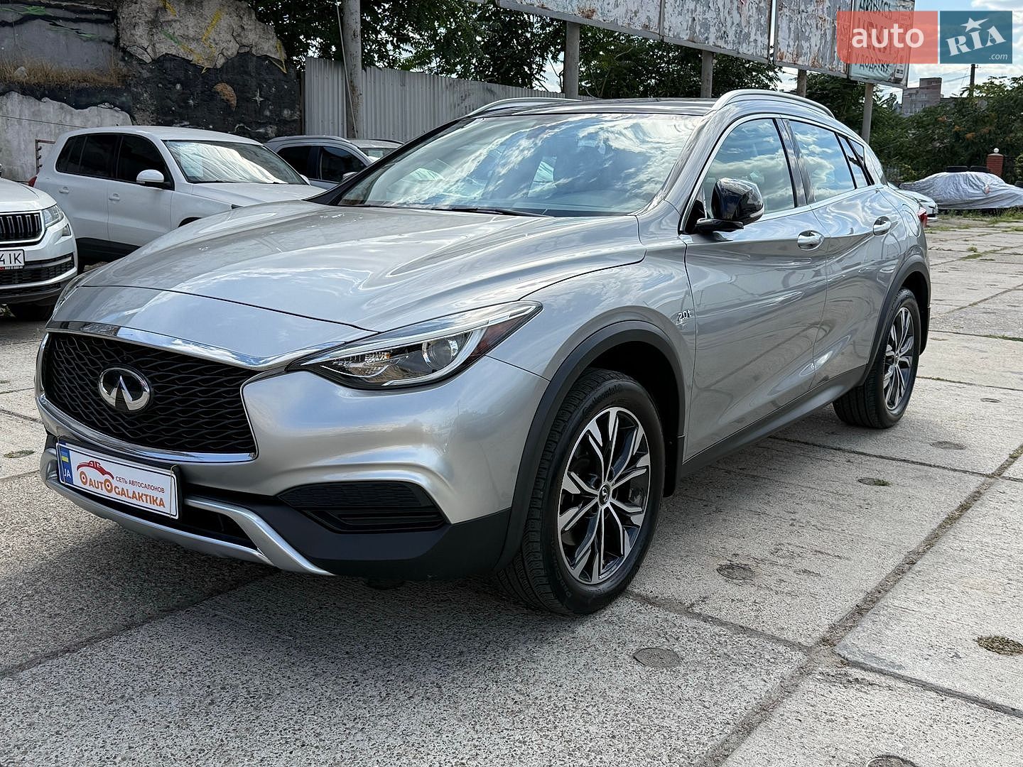 Infiniti QX30 2018 VIN SJKCH5CR2KA011265 фото оголошення 3 з 53