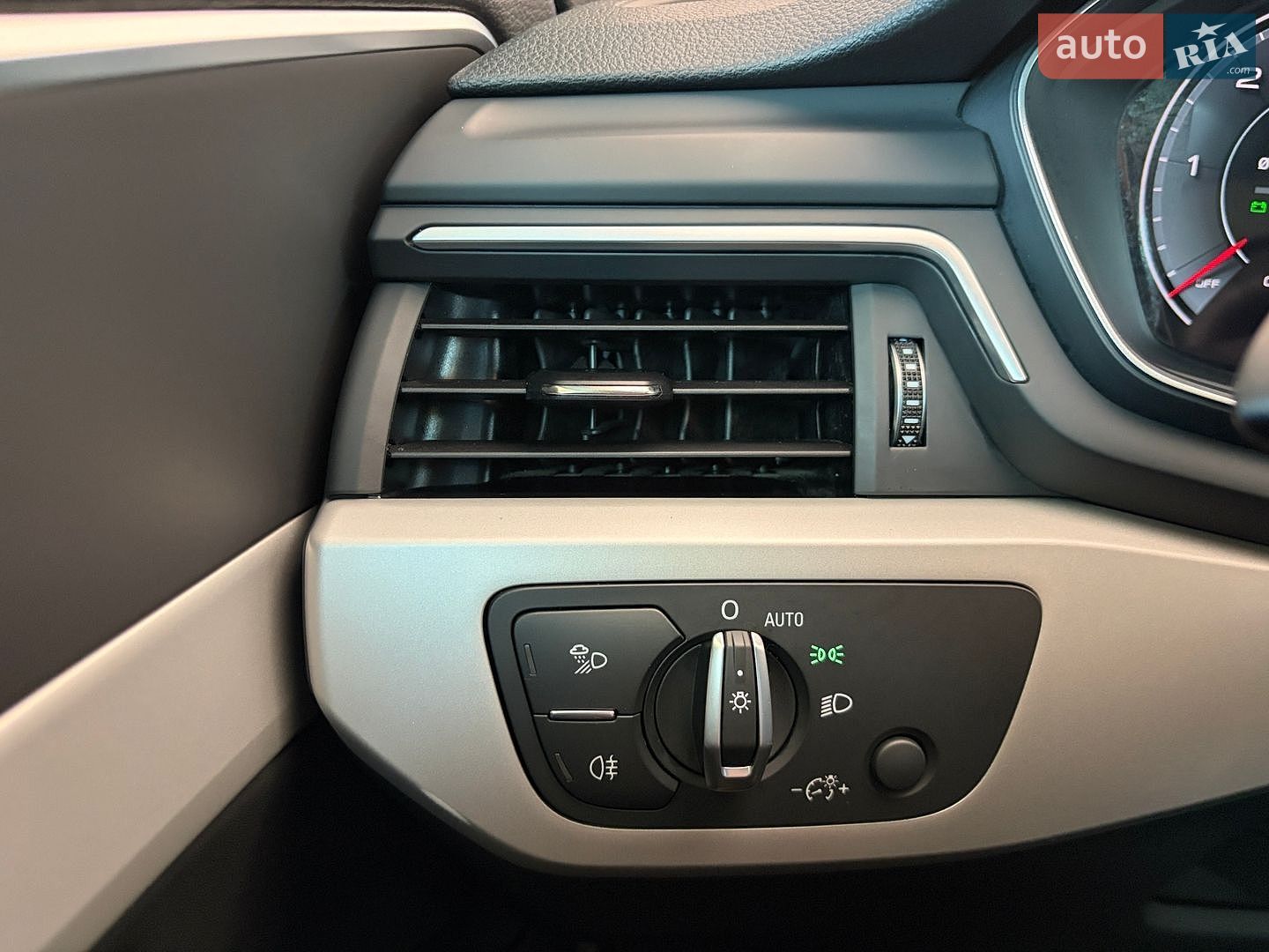 Audi A4 2022 VIN WAUZZZF49NA024761 фото оголошення 23 з 31