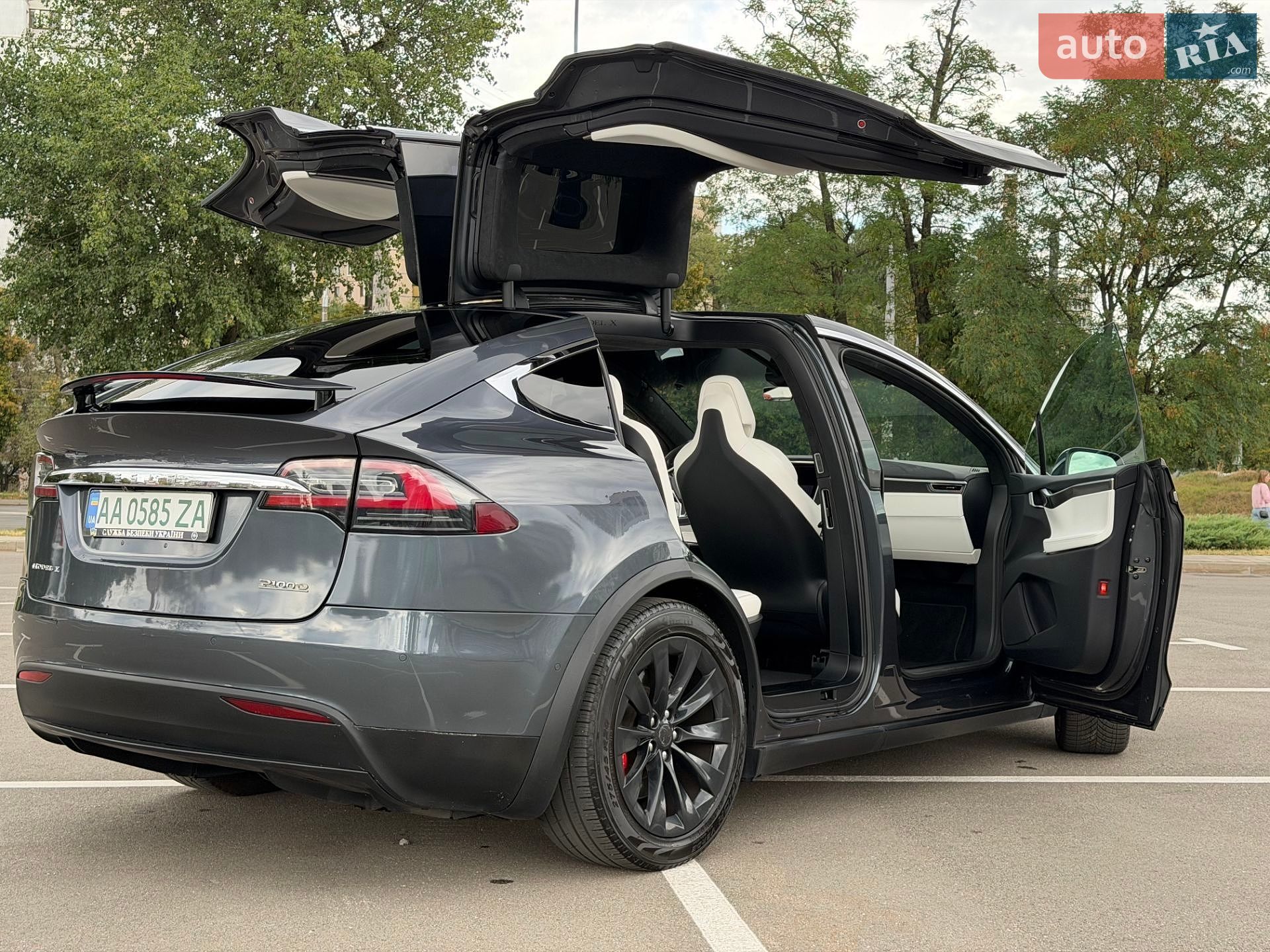 Tesla Model X 2017 VIN 5YJXCDE41HF052307 фото оголошення 12 з 39
