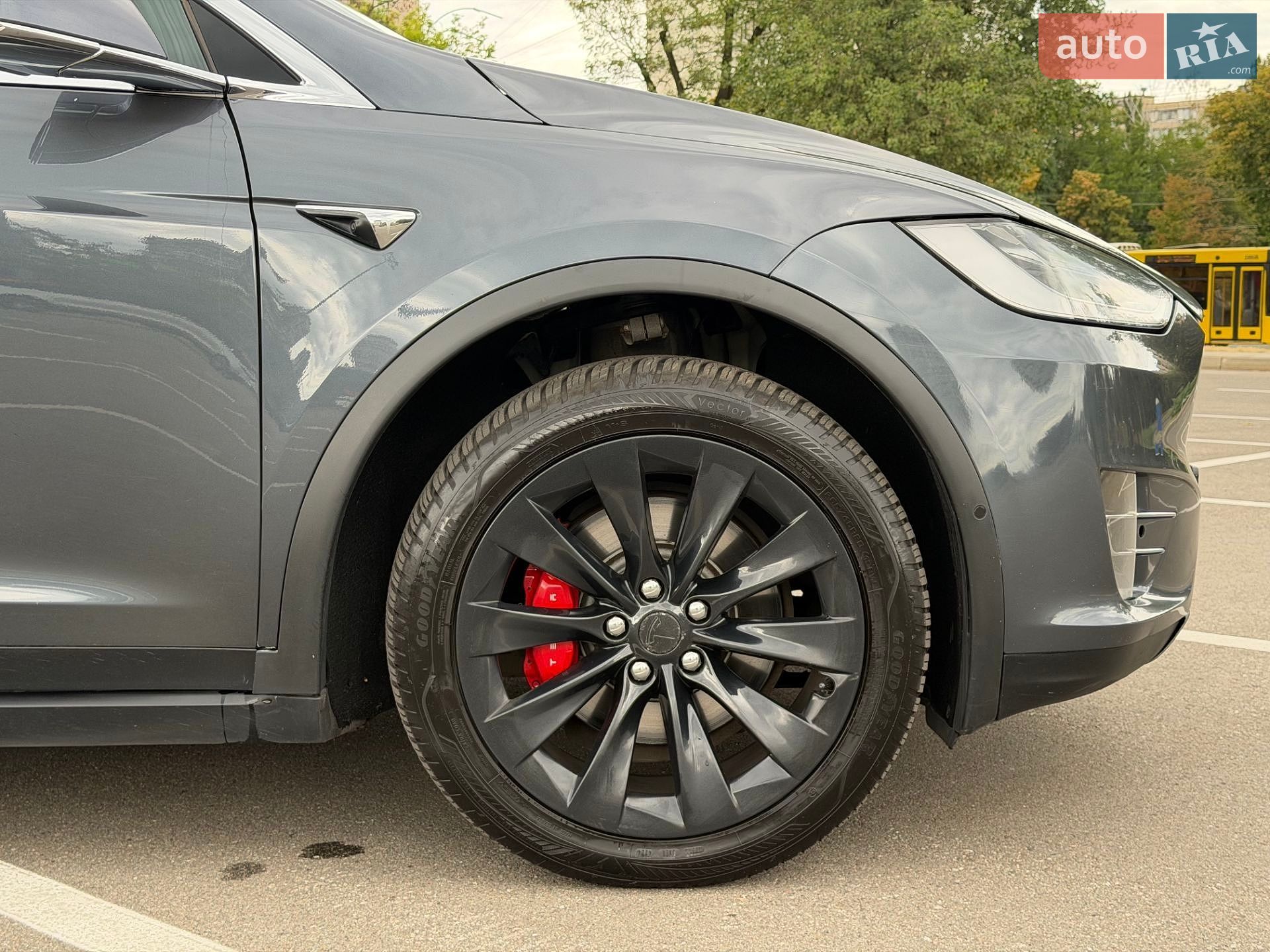 Tesla Model X 2017 VIN 5YJXCDE41HF052307 фото оголошення 16 з 39