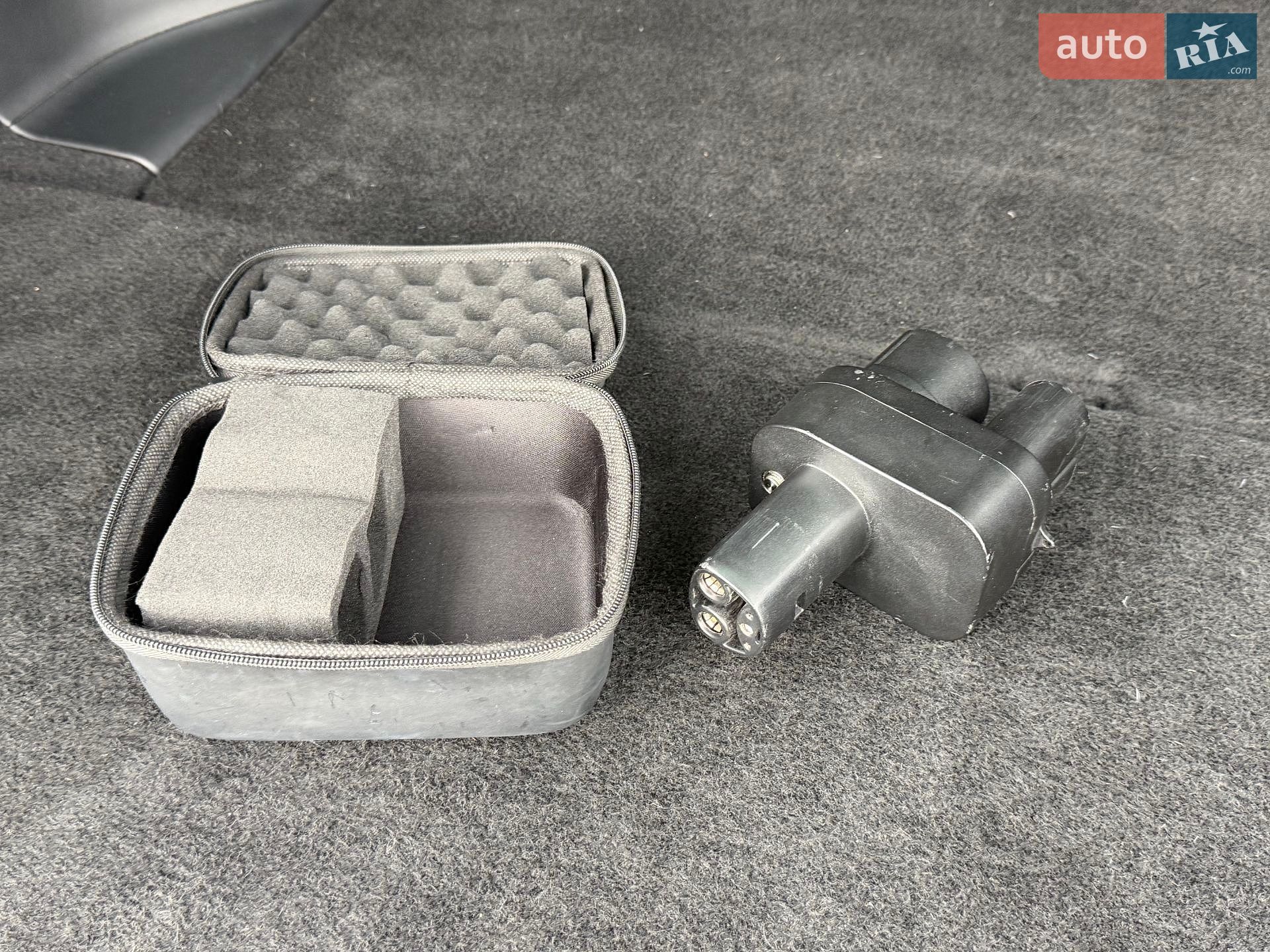 Tesla Model X 2017 VIN 5YJXCDE41HF052307 фото оголошення 19 з 39