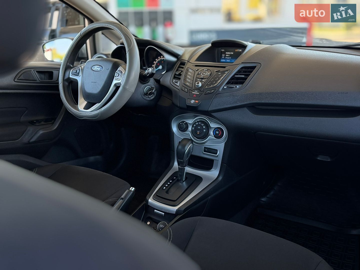 Ford Fiesta 2017 VIN 3FADP4BJ0JM101649 фото оголошення 9 з 16