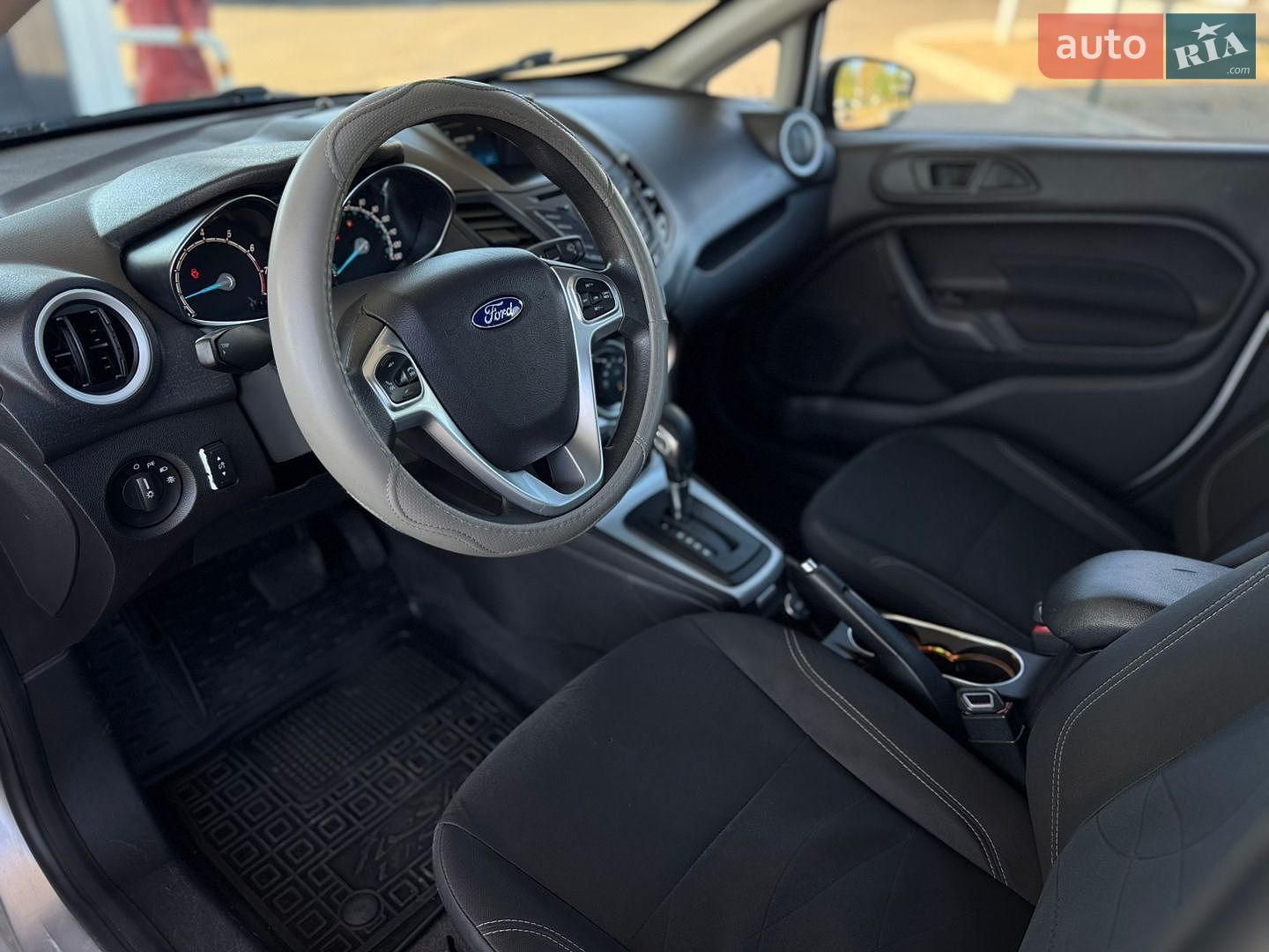 Ford Fiesta 2017 VIN 3FADP4BJ0JM101649 фото оголошення 8 з 16