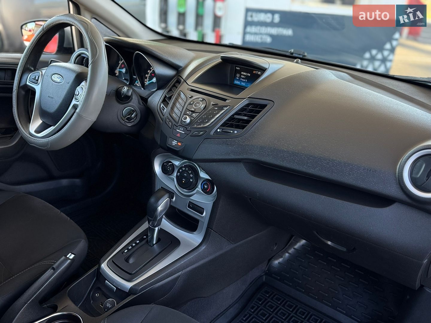 Ford Fiesta 2017 VIN 3FADP4BJ0JM101649 фото оголошення 10 з 16