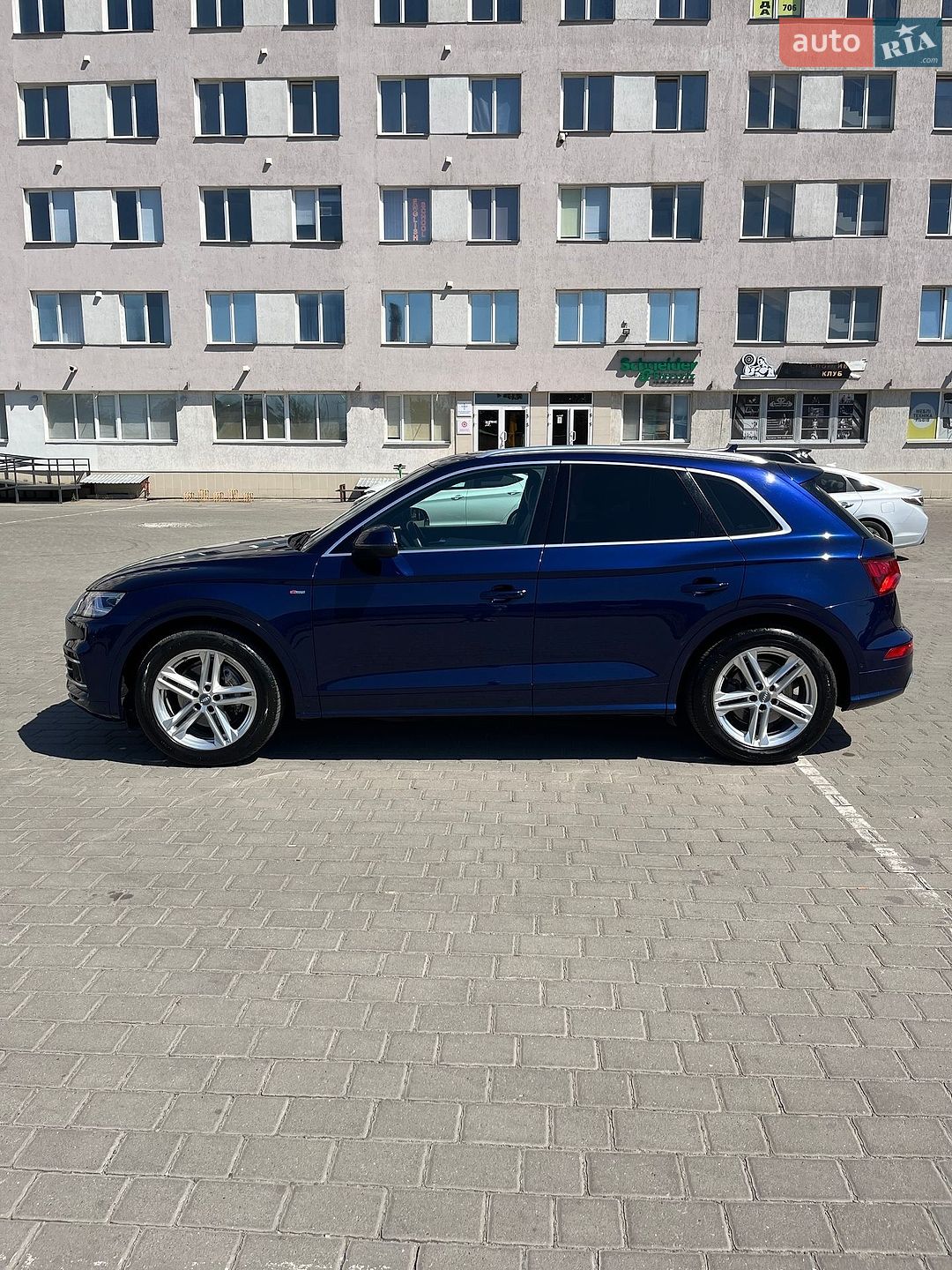 Audi Q5 2017 VIN WAUZZZFY7H2007748 фото оголошення 8 з 37