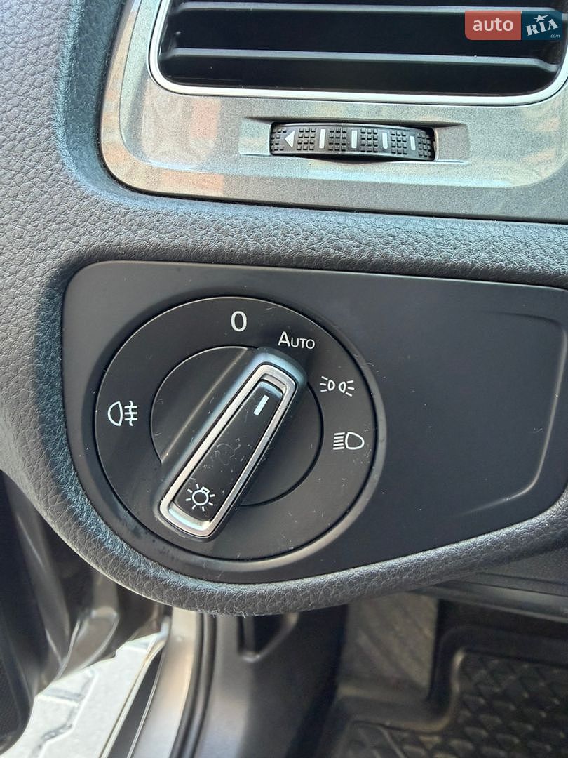 Volkswagen e-Golf 2015 VIN WVWZZZAUZFW910892 фото оголошення 29 з 29